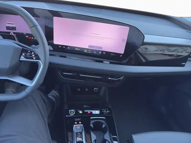 Audi E-Tron view 12