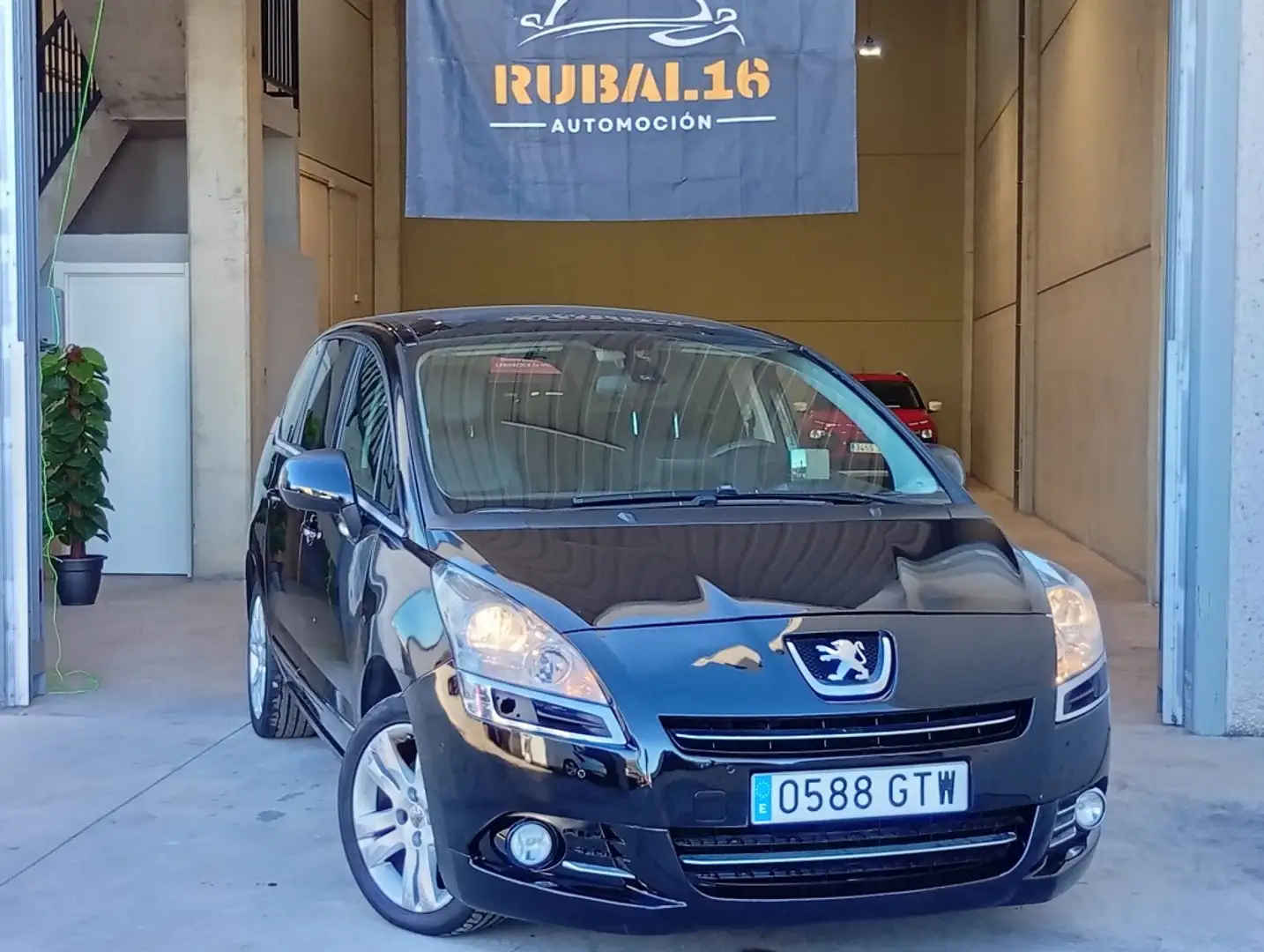 Peugeot 5008 2.0HDI Sport Pack Negro - 1