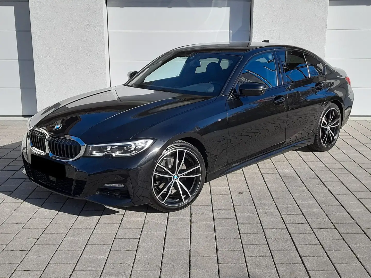 BMW 320 d Lim./3xM-Sport/LED/Kam/LiveC/DAB/19" Schwarz - 2