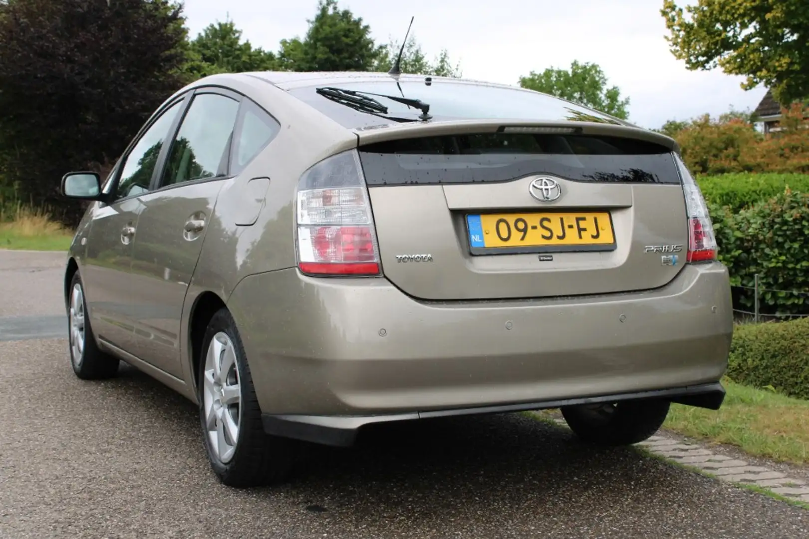 Toyota Prius 1.5 VVT-I 111pk automaat ECC/cruise/PDC  5-deurs Beige - 2