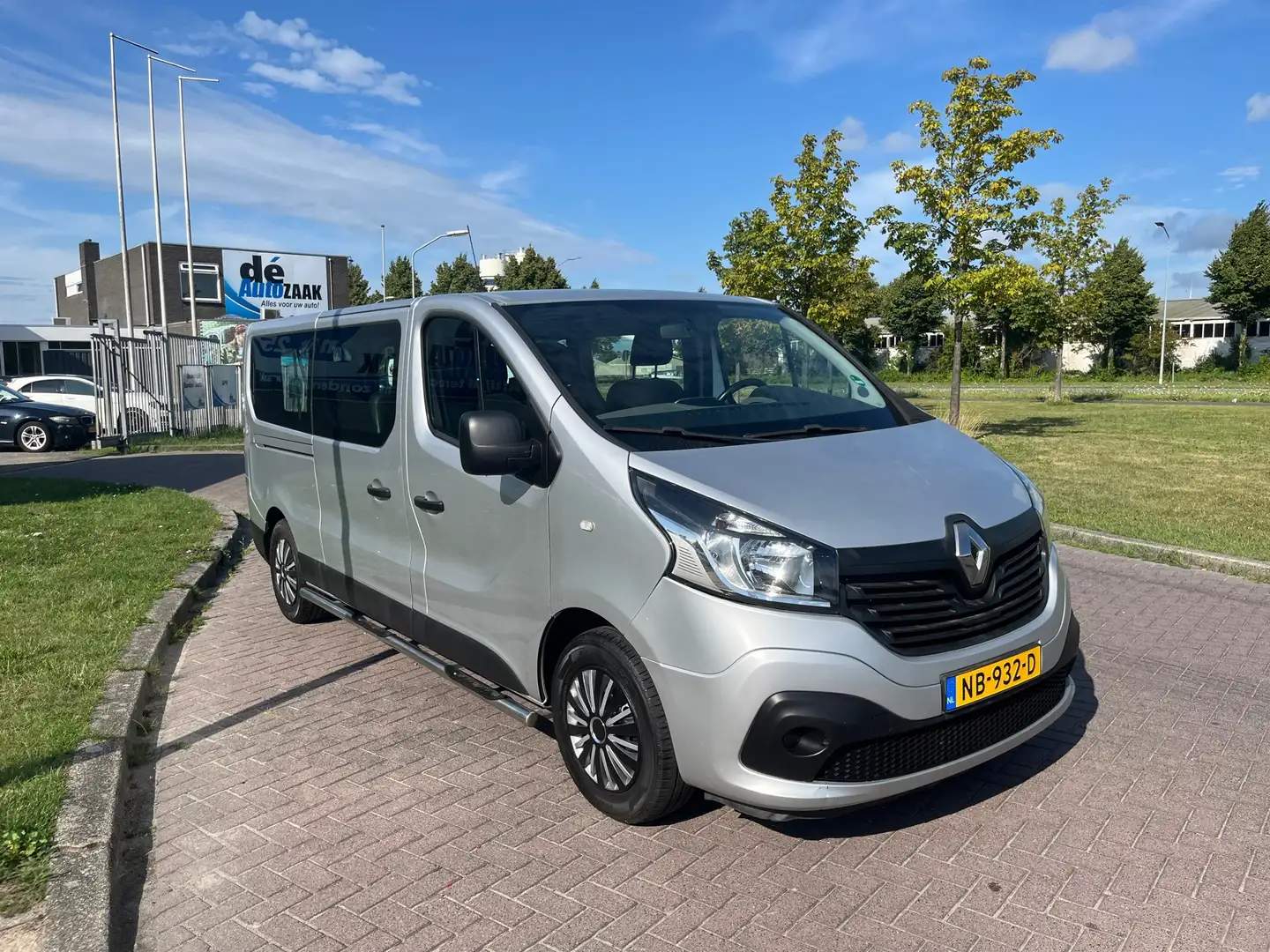 Renault Trafic Passenger 1.6 dCi Grand Authentique Energy Grijs - 2