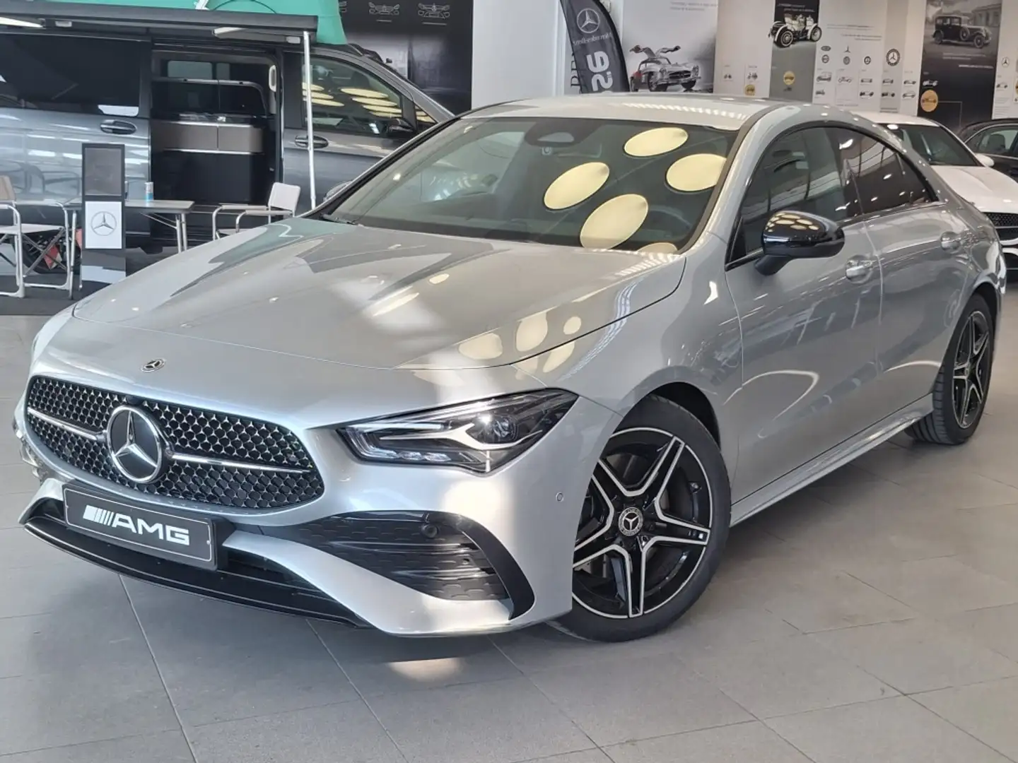 Mercedes-Benz CLA 200 7G-DCT Gris - 1