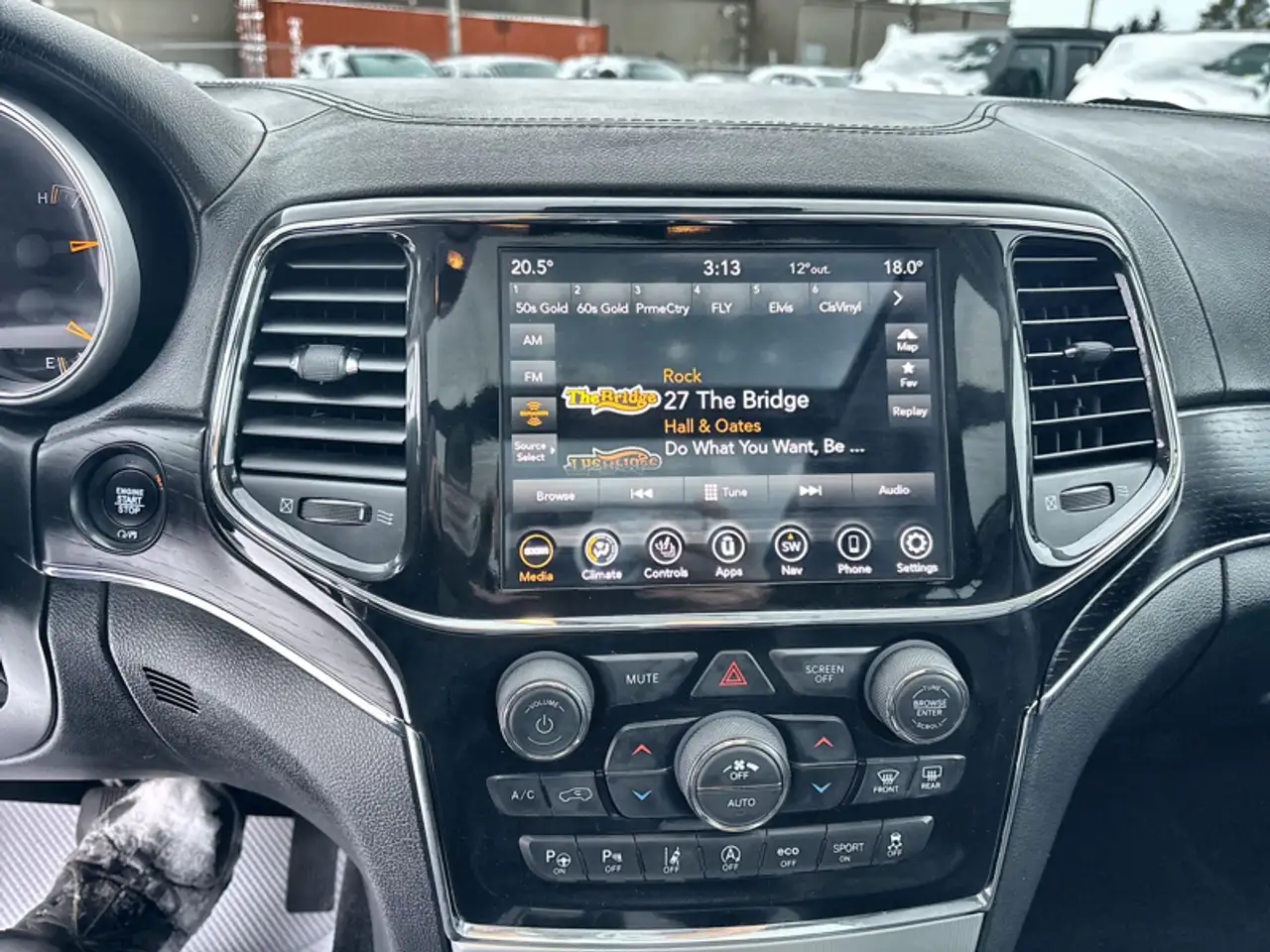 Jeep Grand Cherokee снимка Jeep Grand Cherokee