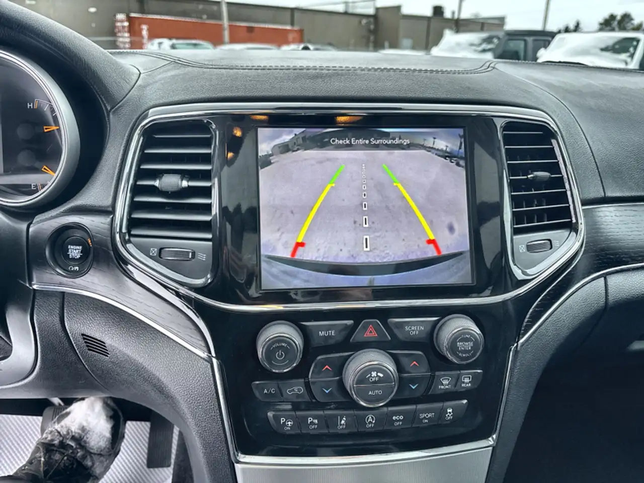Jeep Grand Cherokee снимка Jeep Grand Cherokee