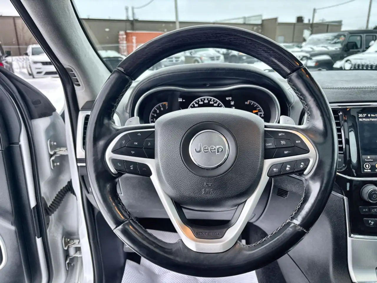 Jeep Grand Cherokee снимка Jeep Grand Cherokee