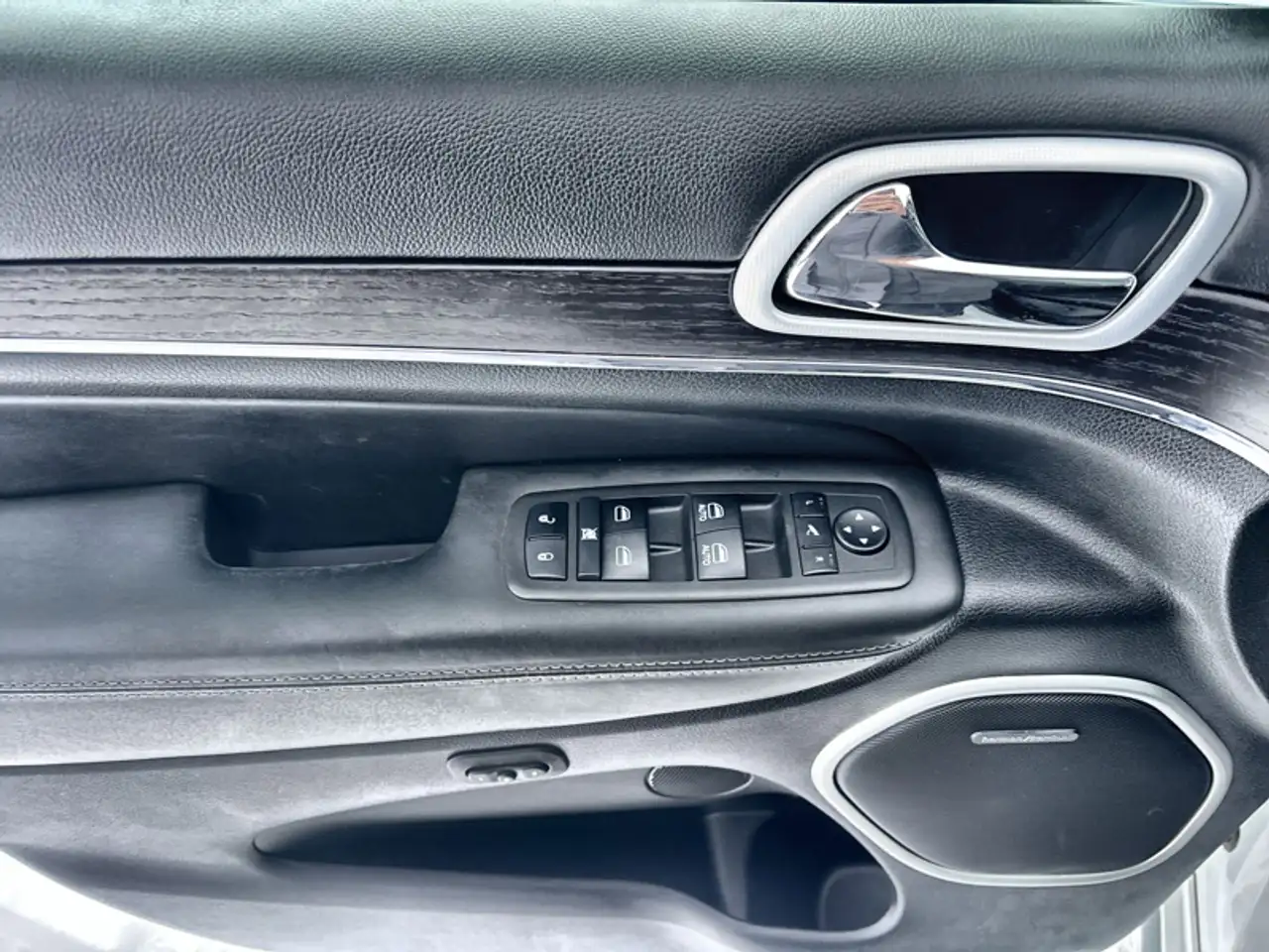 Jeep Grand Cherokee снимка Jeep Grand Cherokee