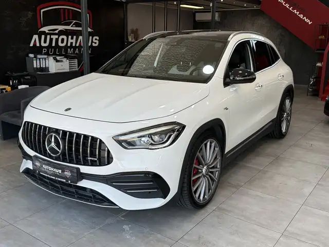 Mercedes-Benz GLA 35 AMG 4 Matic +Pano+LED+KAMERA