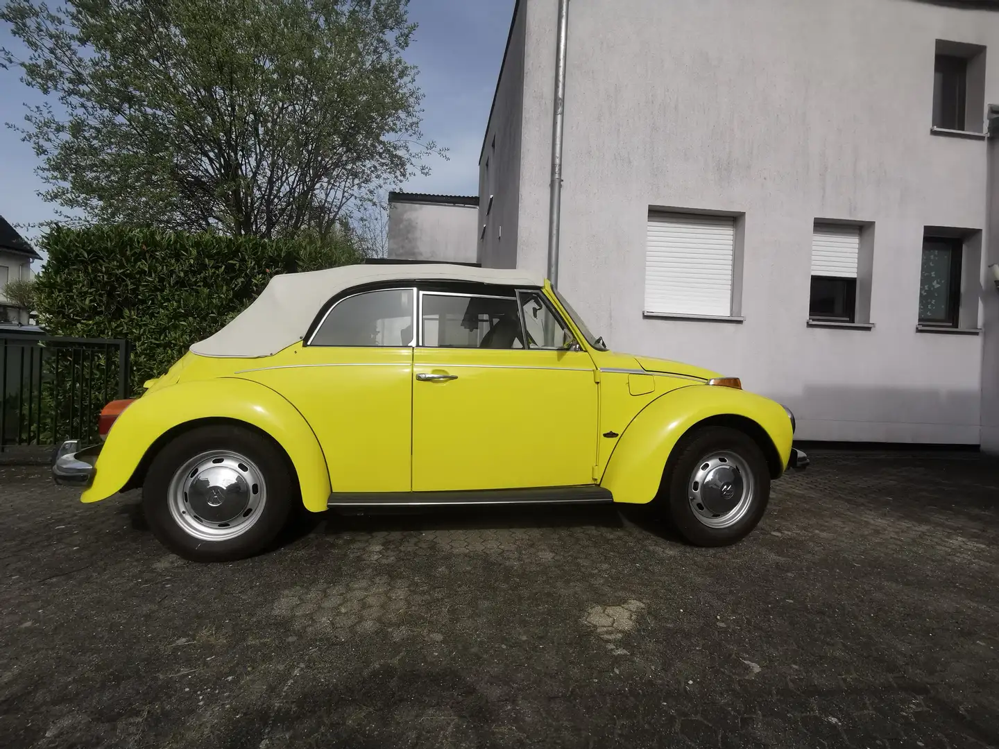 Volkswagen Käfer Cabrio žuta - 2