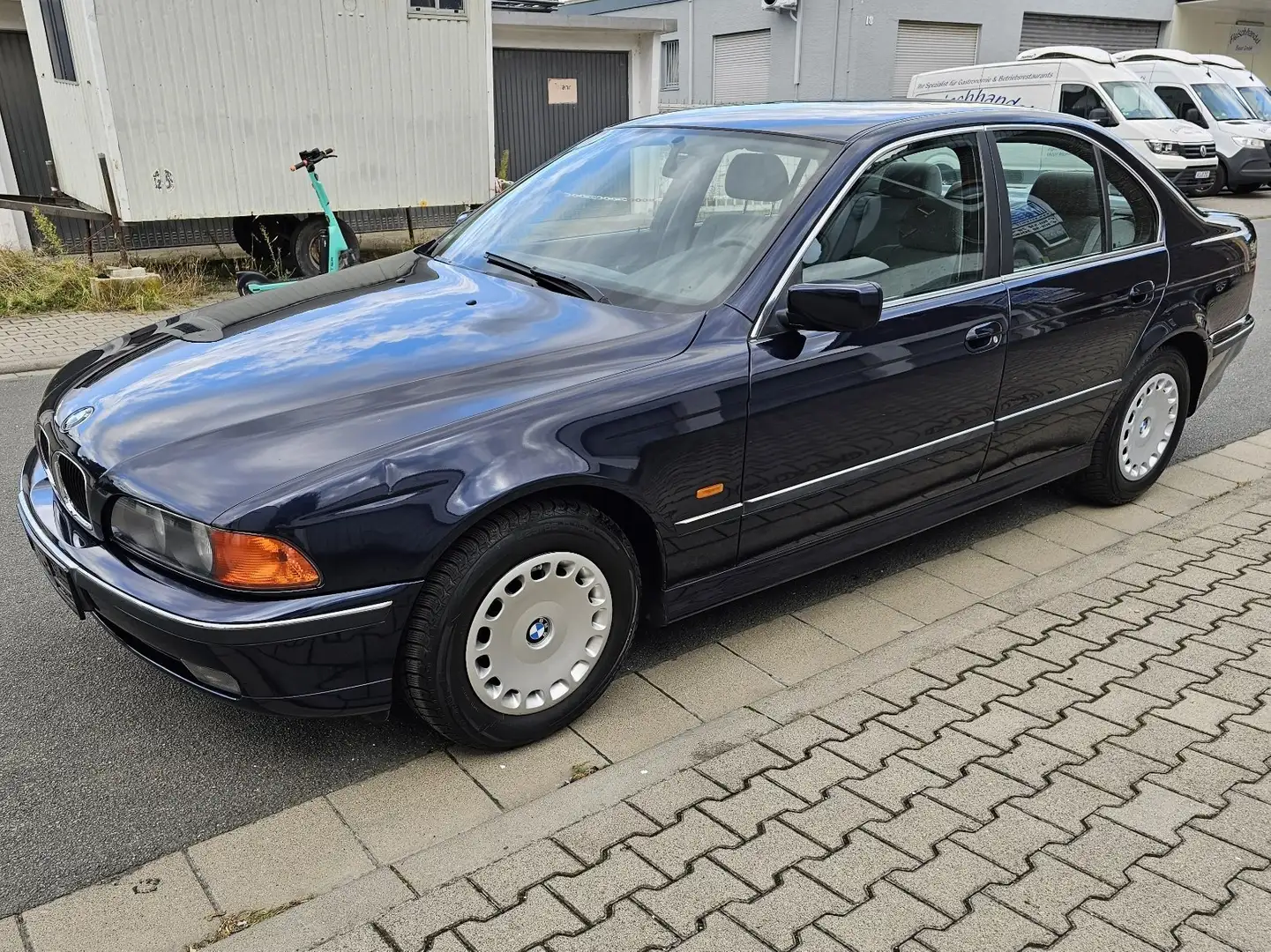 BMW 520 520i Automatik* Klima* WKM* sehr Gepflegt* Modrá - 2