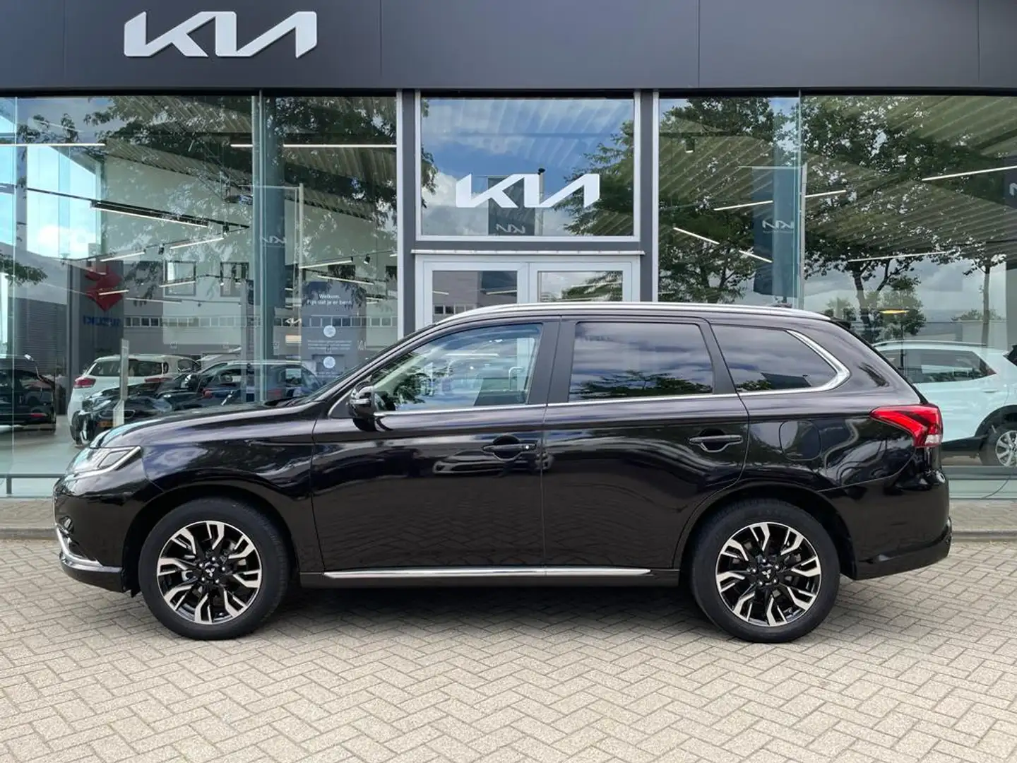Mitsubishi Outlander 2.0 PHEV instyle | Leder | Navigatie | Camera | Va Negru - 2