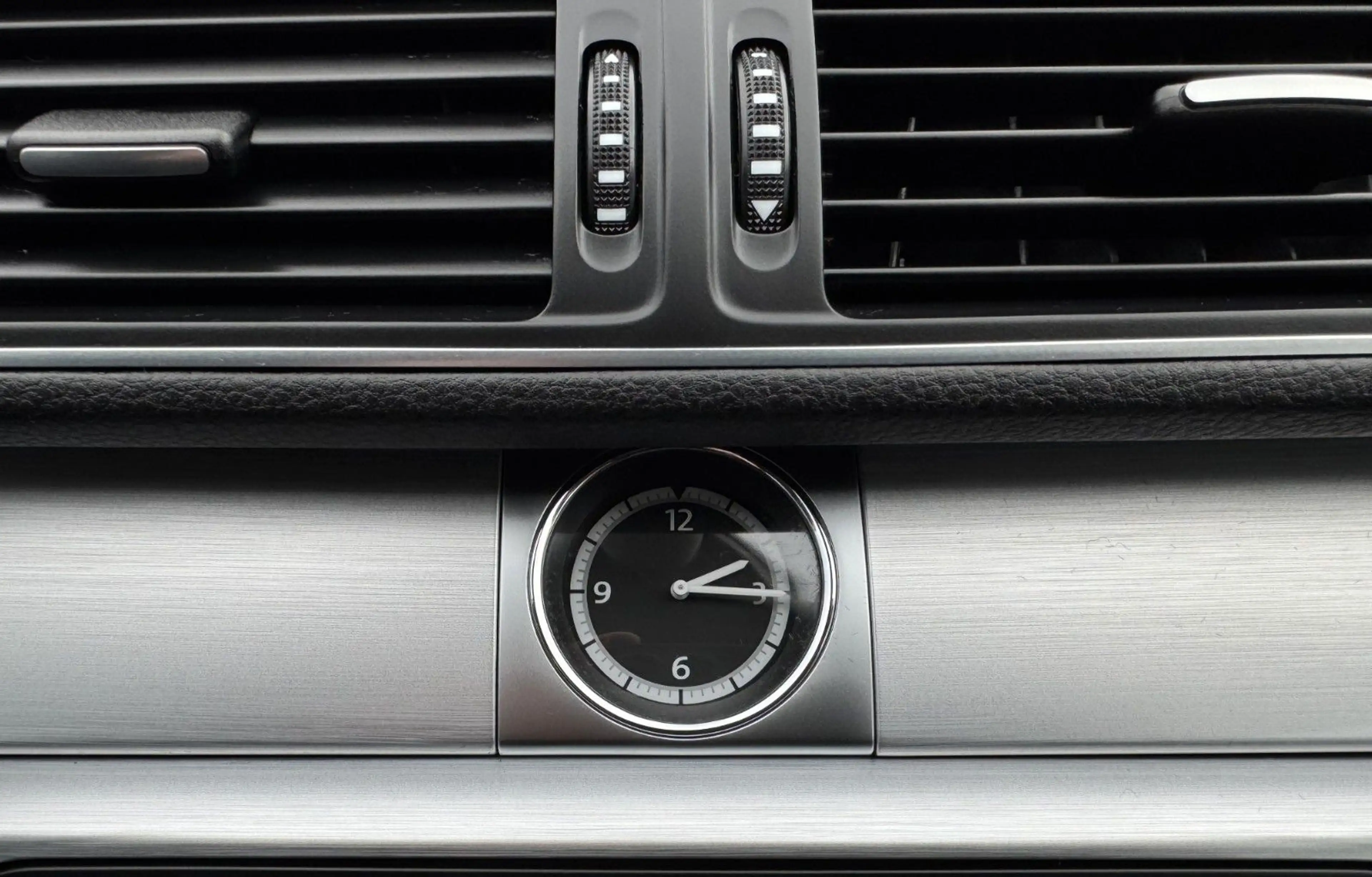 Volkswagen Passat CC 2.0TDI DSG *2.Hand/Navi/Bi-Xenon/AHK* — photo 14