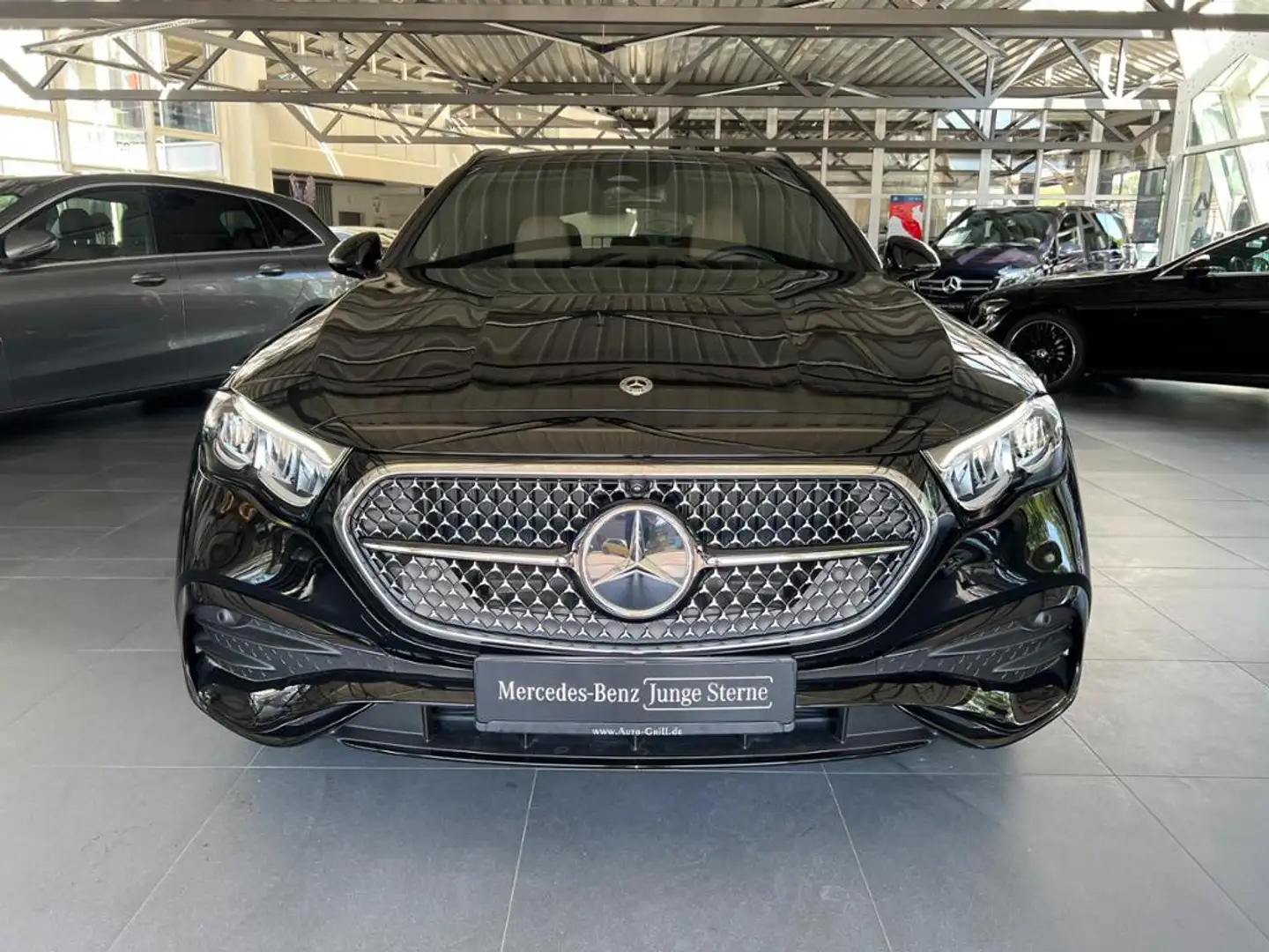 Mercedes-Benz E 200 T 4M AMG Superscreen Softclose Standhzg Noir - 2