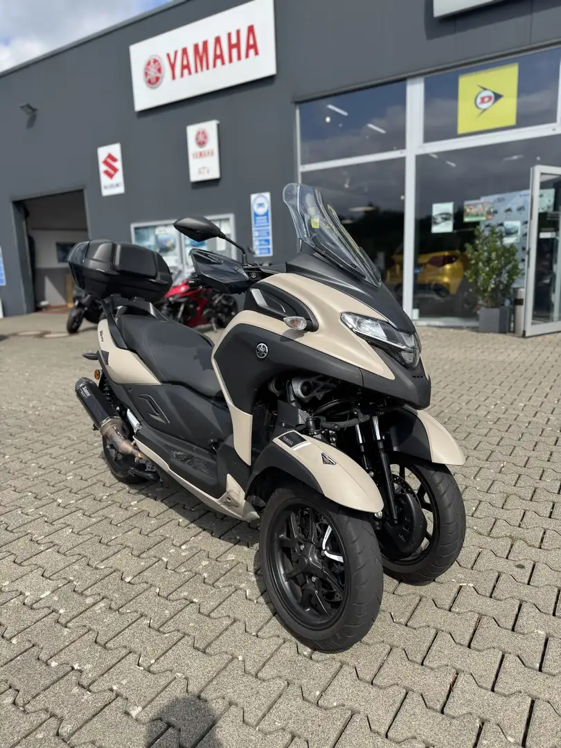 Yamaha TriCity Tricity 300 mit Akra, TopCase, Handschützer... Beige - 1