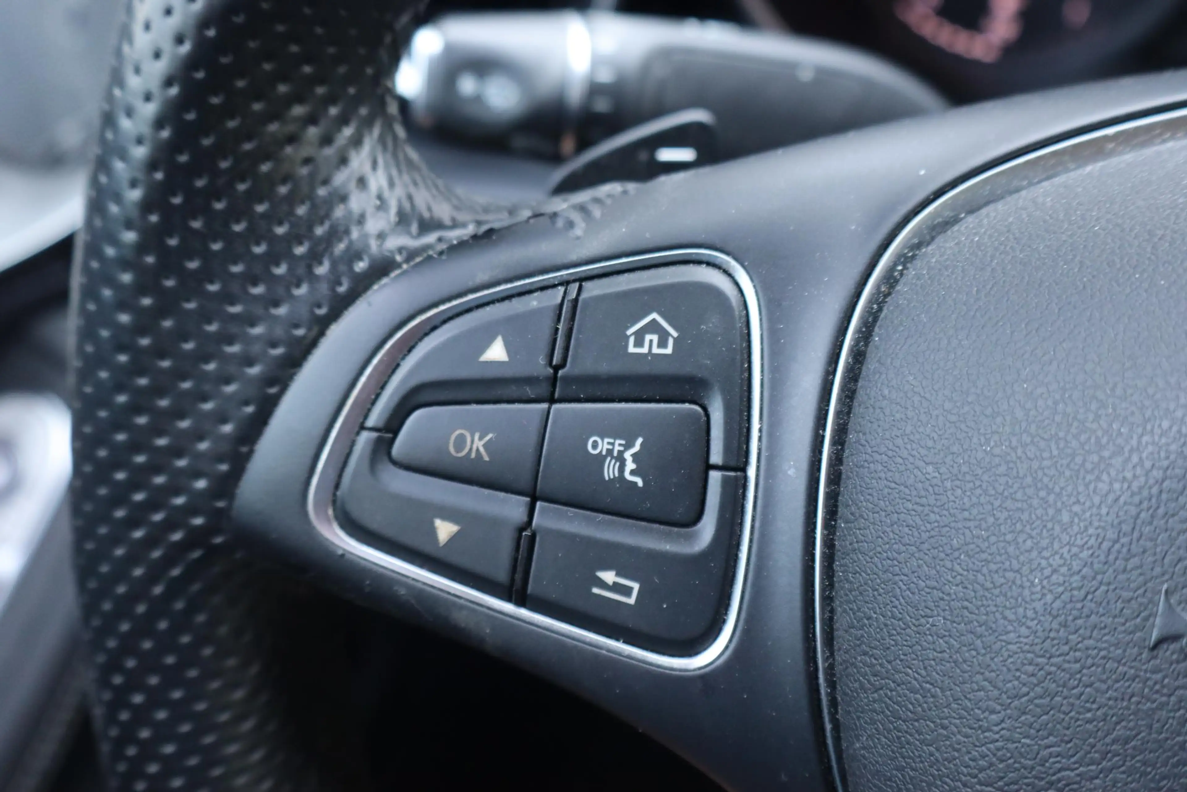 Mercedes-Benz C 350 e Lease Edition | Led | Camera | Burmester Audio | — photo 19
