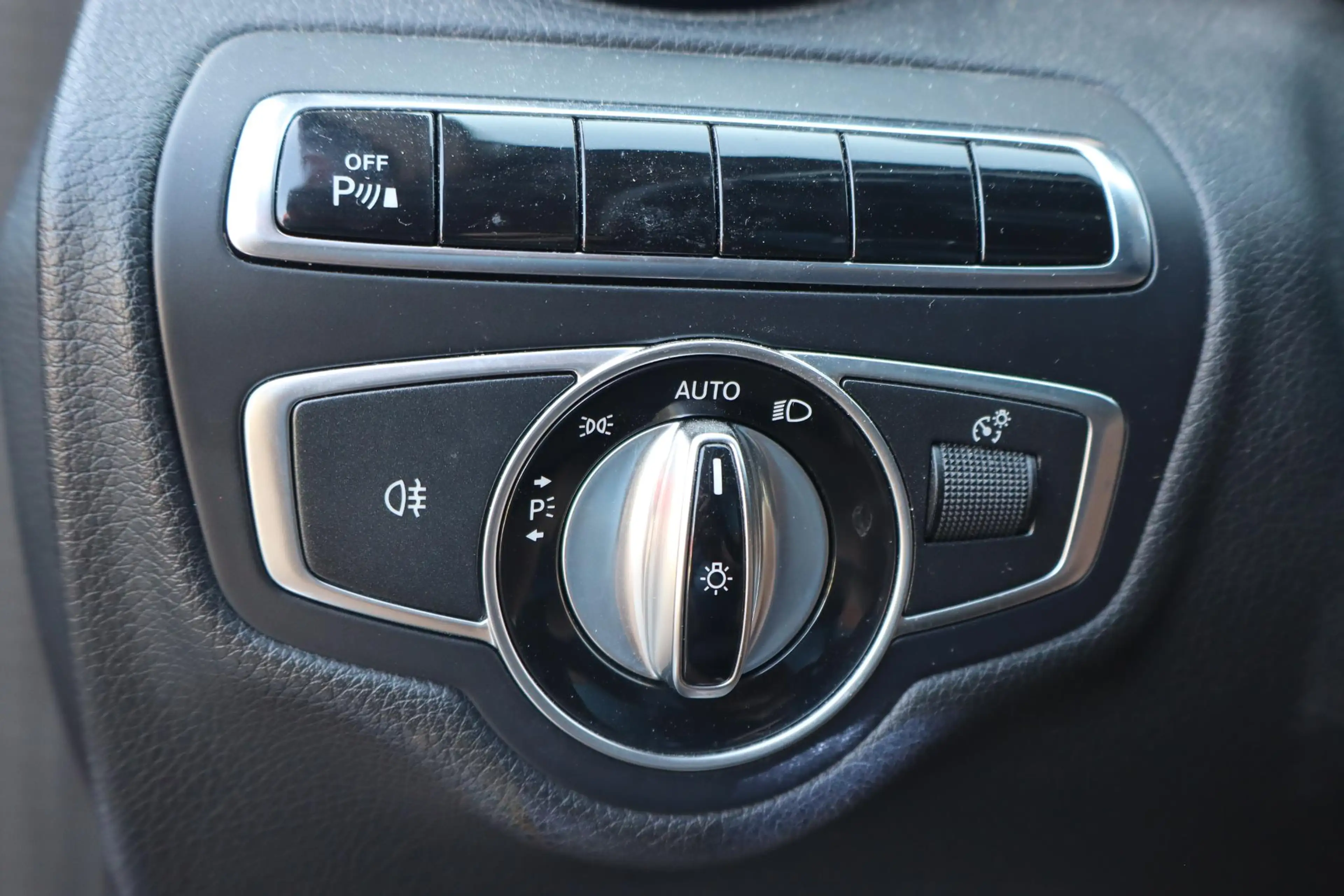 Mercedes-Benz C 350 e Lease Edition | Led | Camera | Burmester Audio | — photo 17