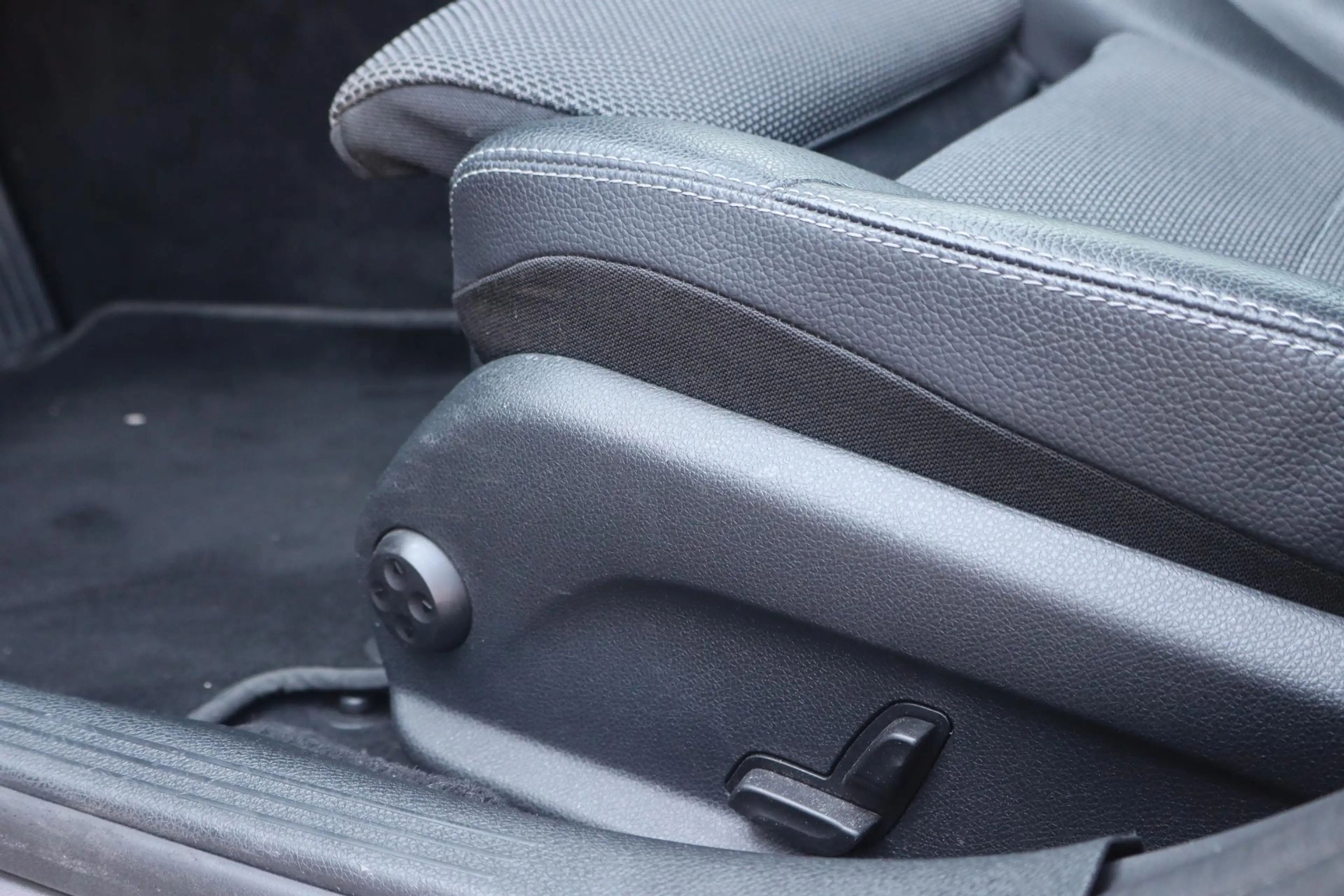 Mercedes-Benz C 350 e Lease Edition | Led | Camera | Burmester Audio | — photo 16