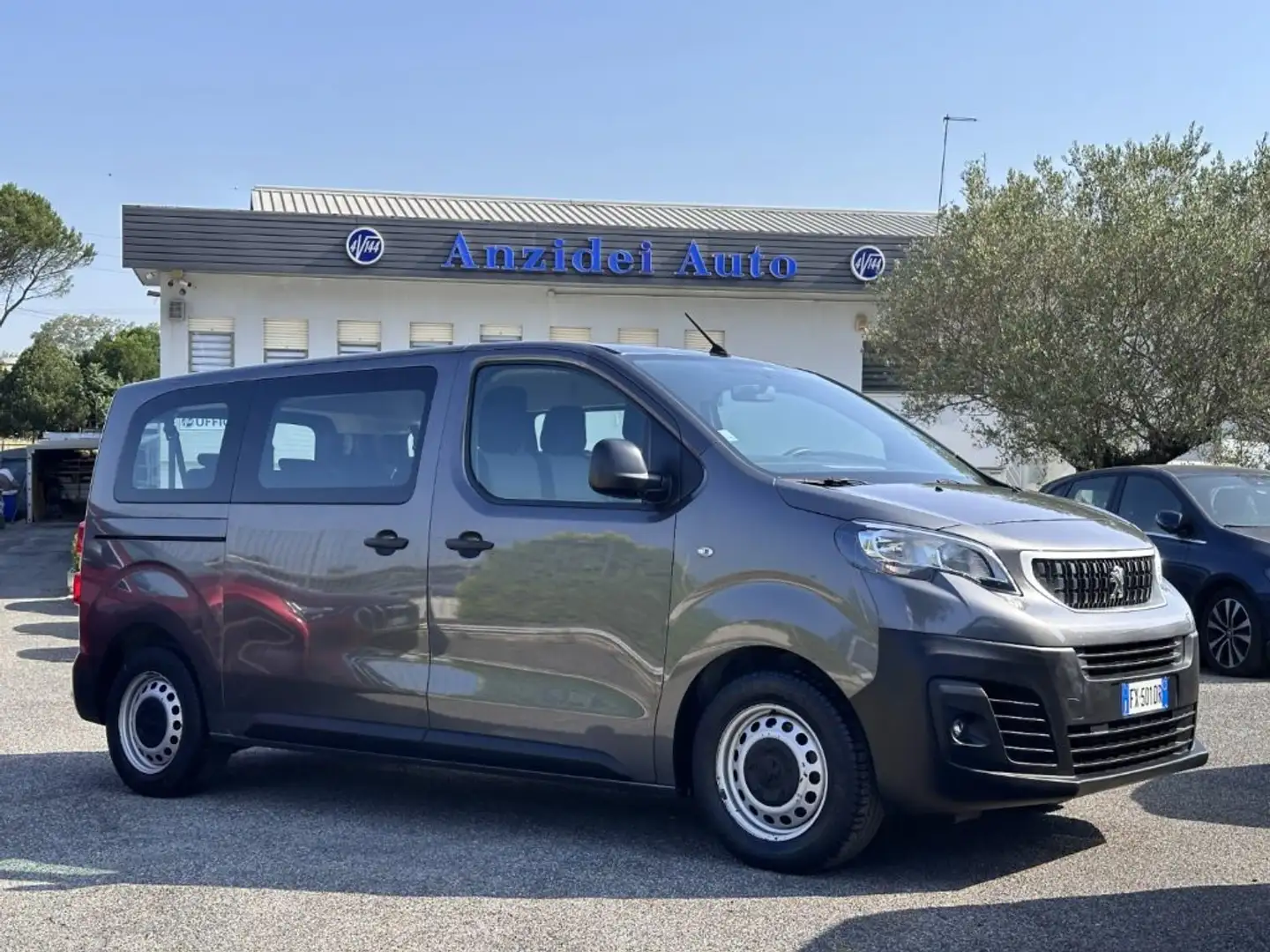 Peugeot Expert BlueHDi 120 Combi 9 posti (Traveller) Gris - 1