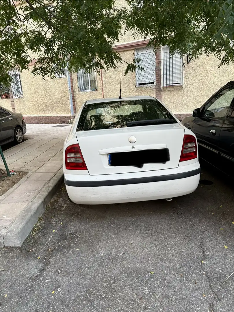 Skoda Octavia 2.0 TDI 140 Ambiente - 2
