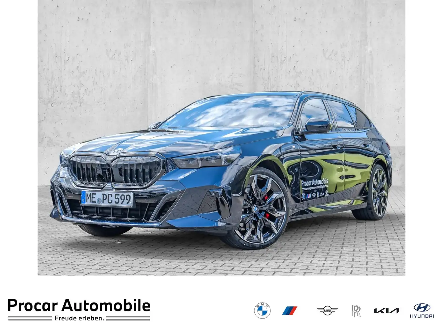 BMW 520 d MSport PANO HuD AHK B/W DA PA+ Noir - 1