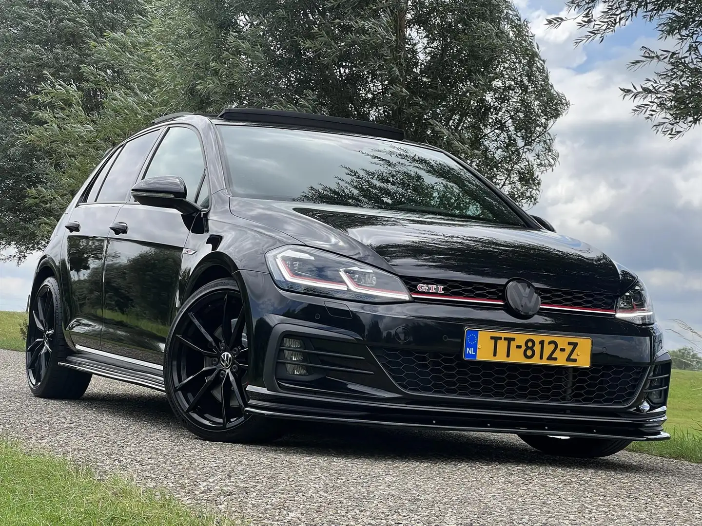 Volkswagen Golf GTI 7.5 2.0 TSI 245PK Performance / Pano / Full Maxton Zwart - 2