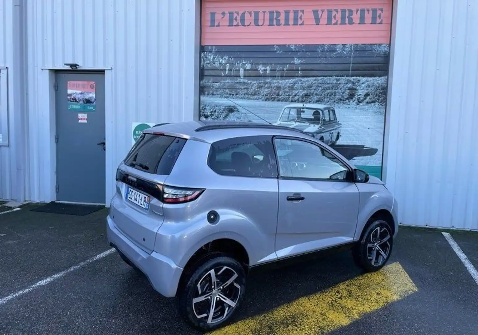 Aixam Crossover premium 1 er main état neuf cuir caméra de recul CarPlay Gris - 2