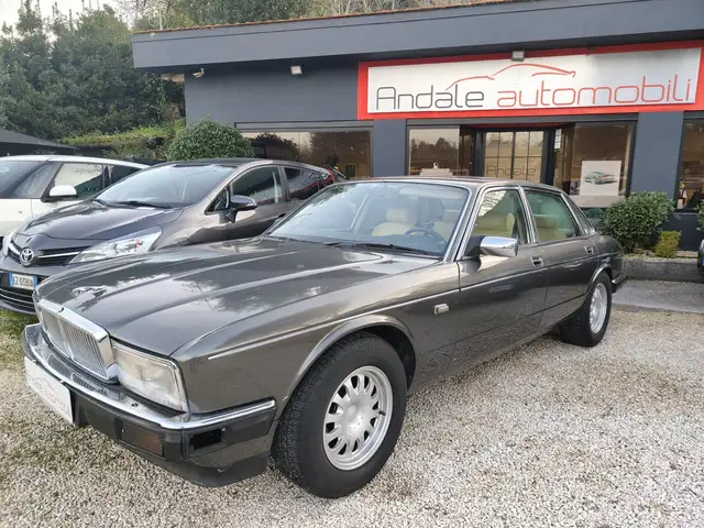 Jaguar XJ