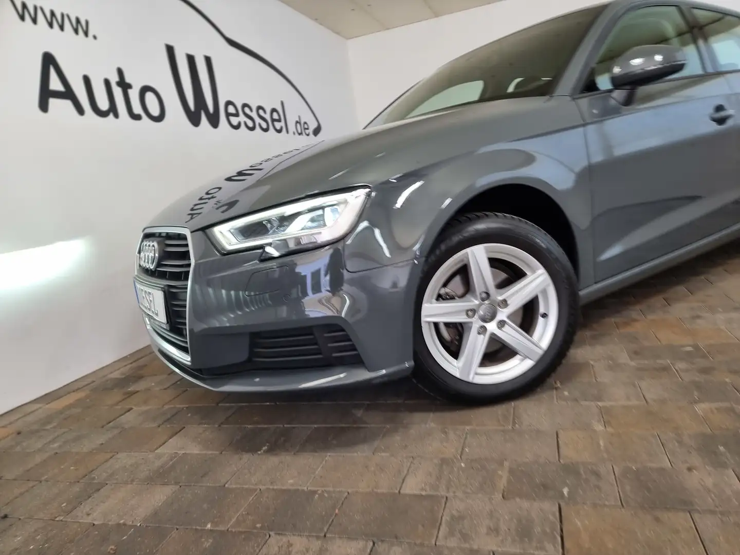 Audi A3 30 TDI LED SHZ Navi Leder Tempomat Digital Grau - 2