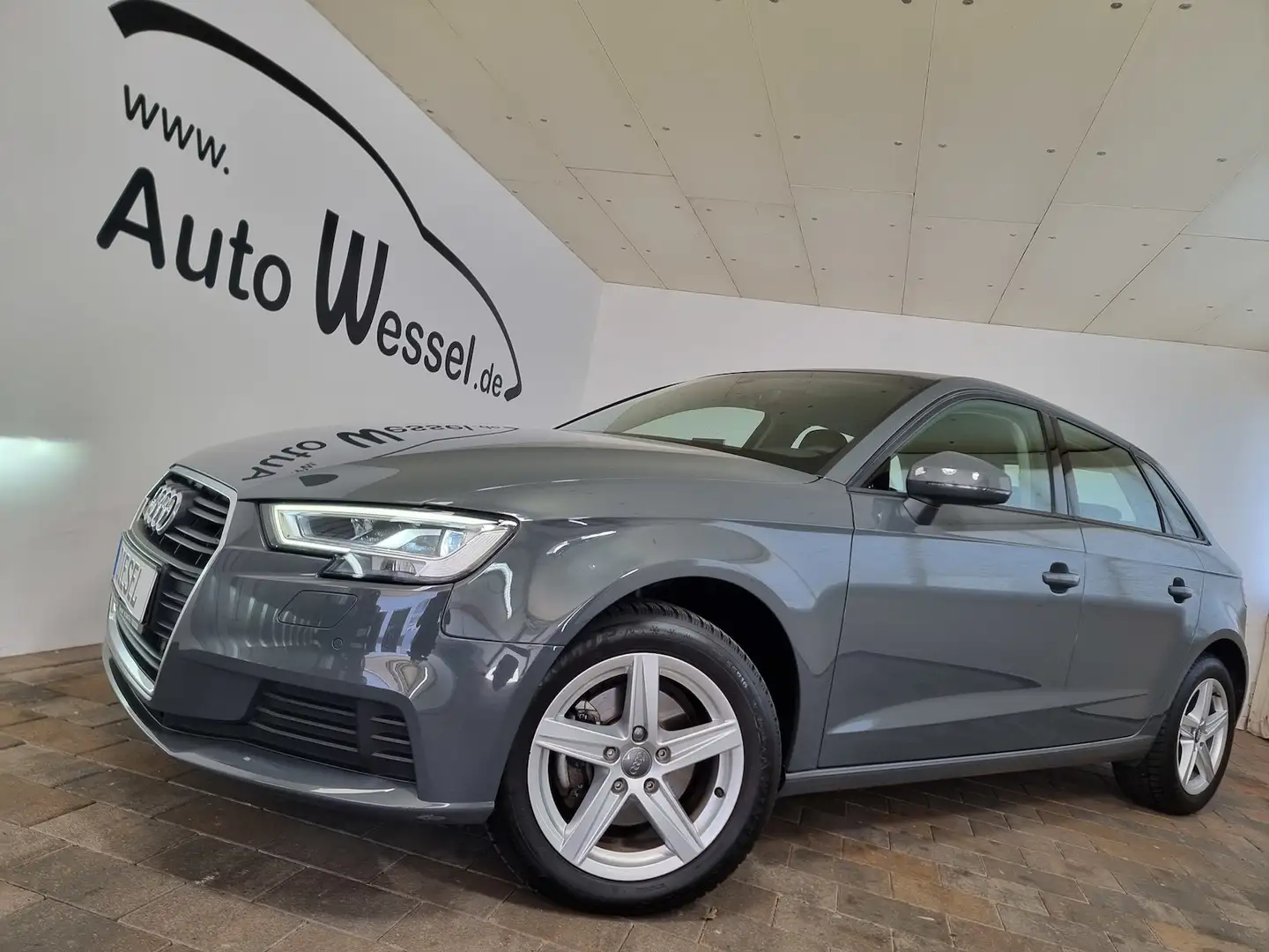 Audi A3 30 TDI LED SHZ Navi Leder Tempomat Digital Grau - 1
