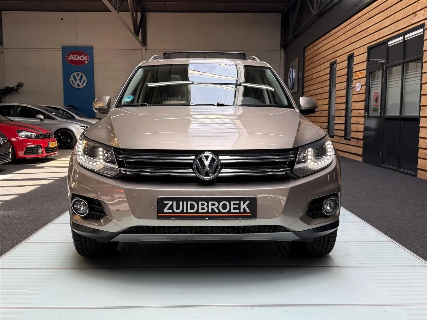 Volkswagen Tiguan 2.0 TSI Track & Style Pano 4Motion DSG Xenon Clima Žlutá - 2