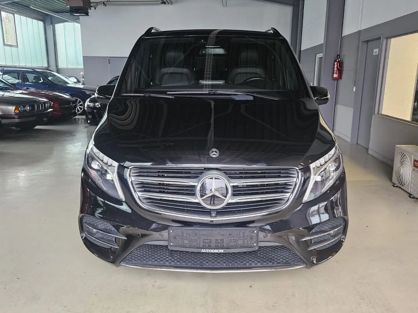 Mercedes-Benz V 250 V250d AMG-Line +AHK+ACC+LED+Standhz.+Pano Чёрный - 2