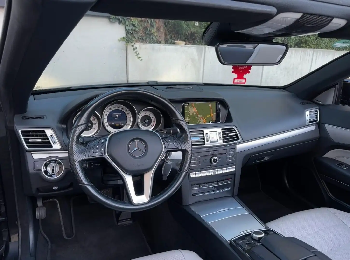 Mercedes-Benz E 250 Cabrio AMG Kamera*HarmanK*Sitzbl*Airscarf* Noir - 2