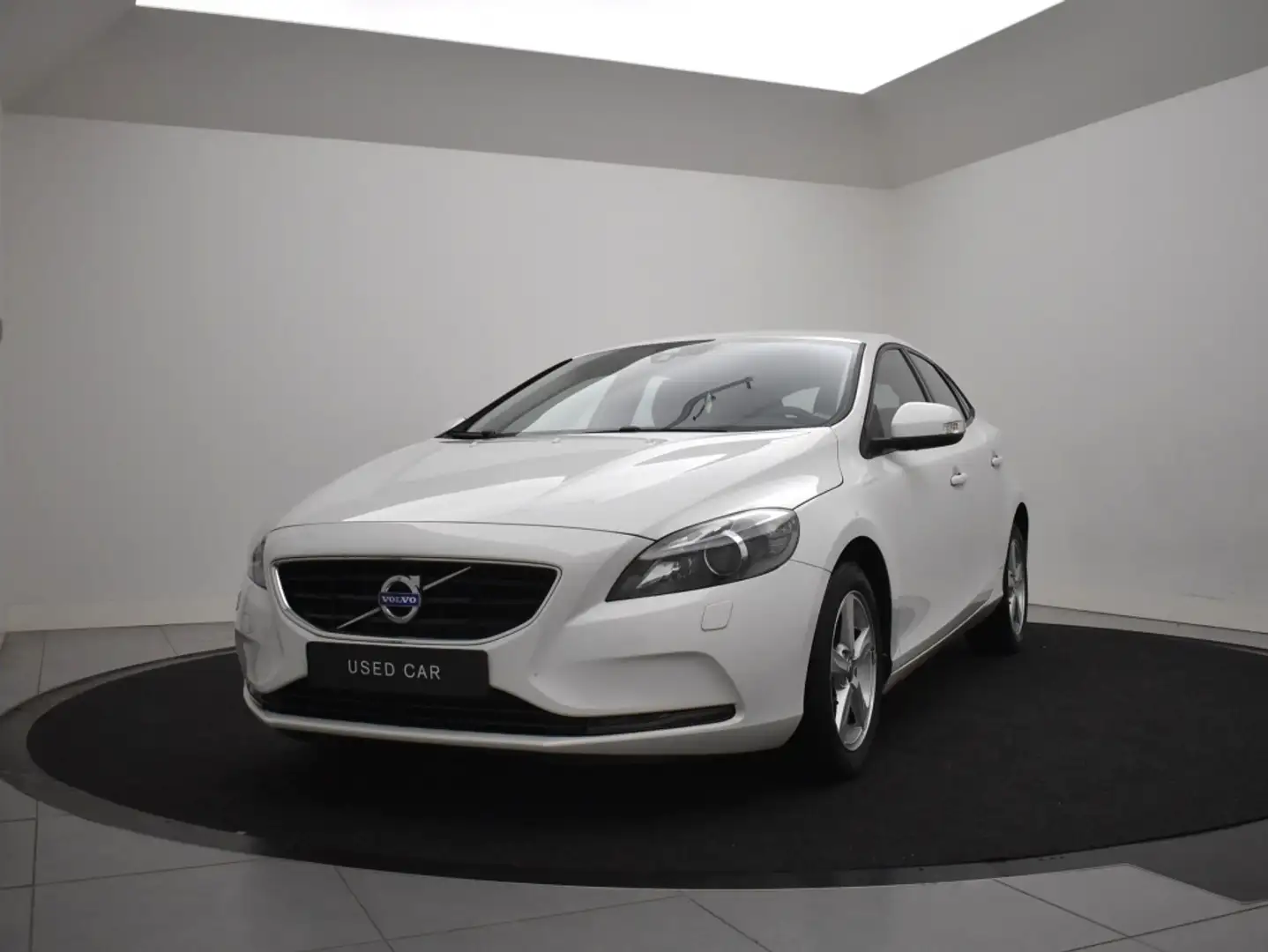 Volvo V40 T3 KINETIC NAVI BLUETOOTH PARK ASSIST STOELVERWARM Blanc - 2