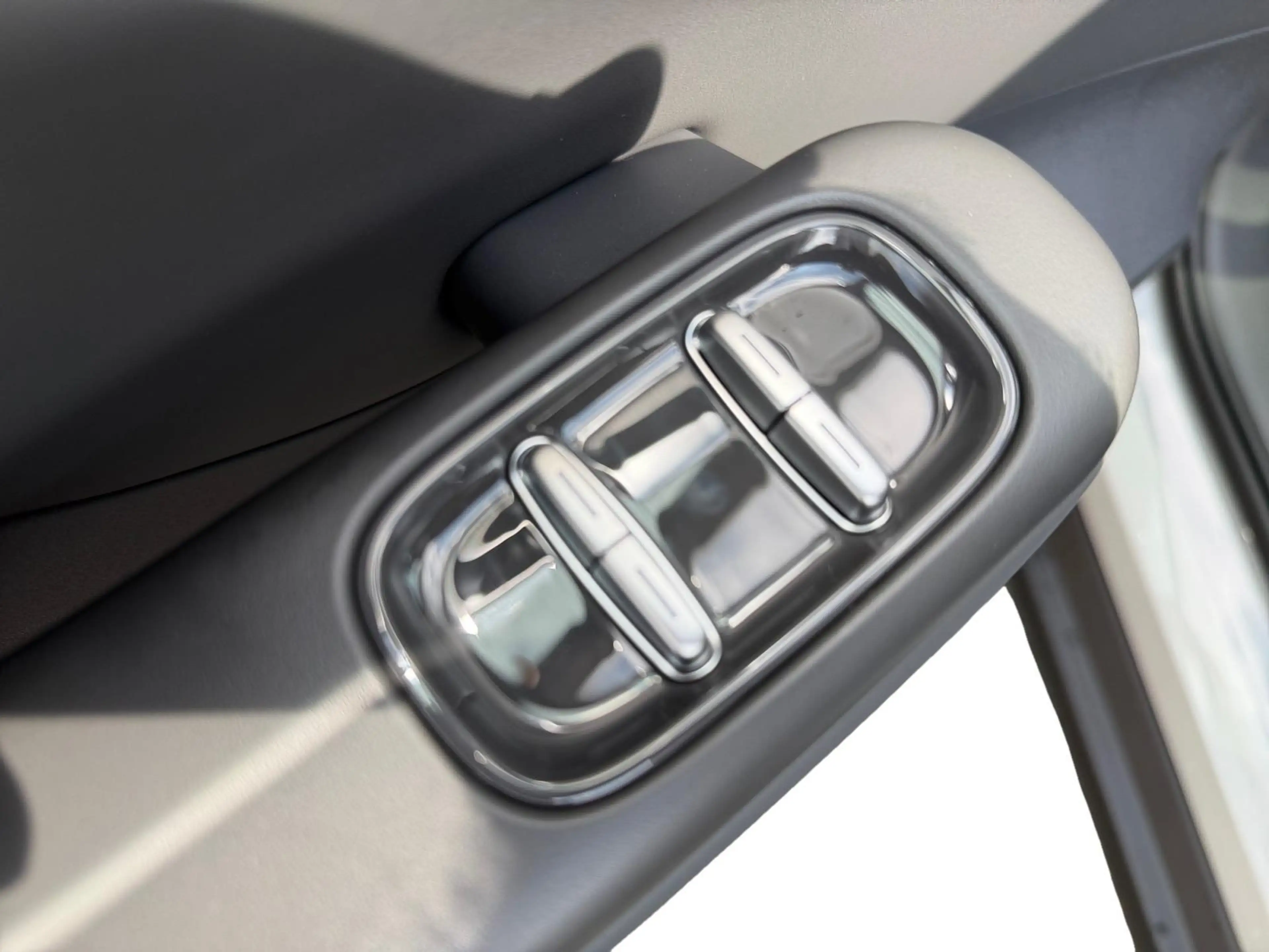 Leapmotor B10 160 kW Hybrid EV Design — photo 13