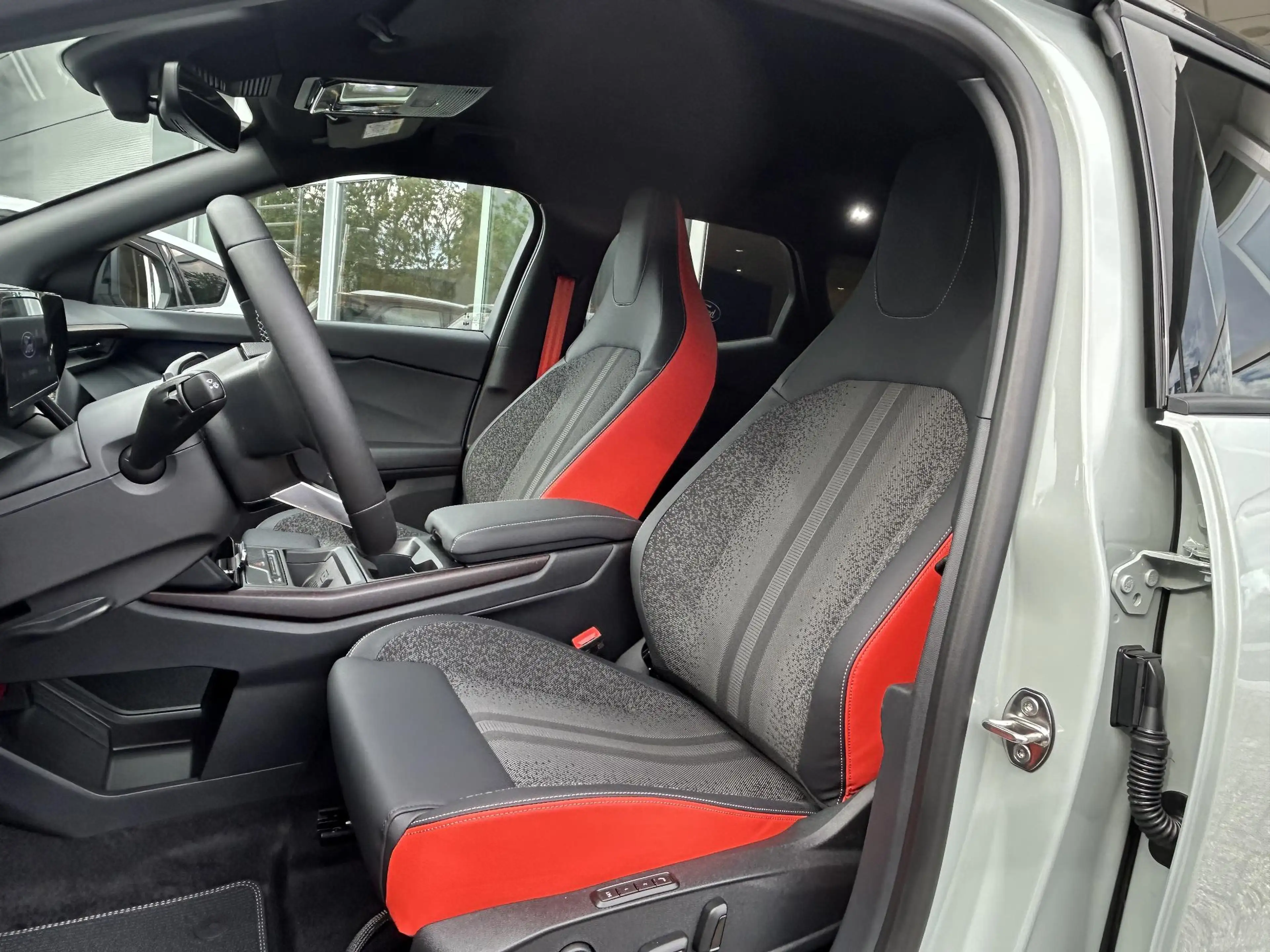Ford Explorer Collection Extended Range RWD 79 kWh Driver assist — photo 10