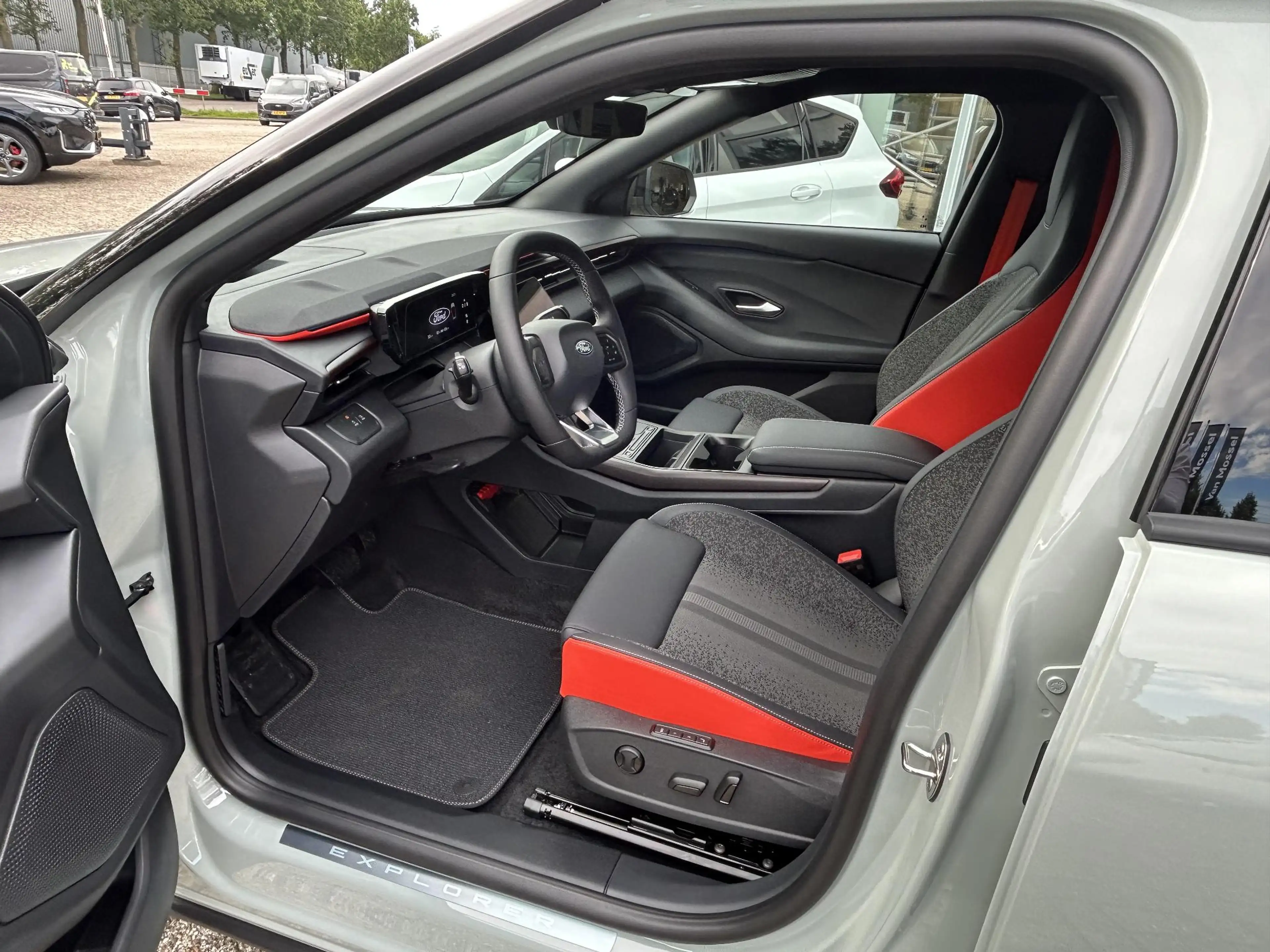 Ford Explorer Collection Extended Range RWD 79 kWh Driver assist — photo 9