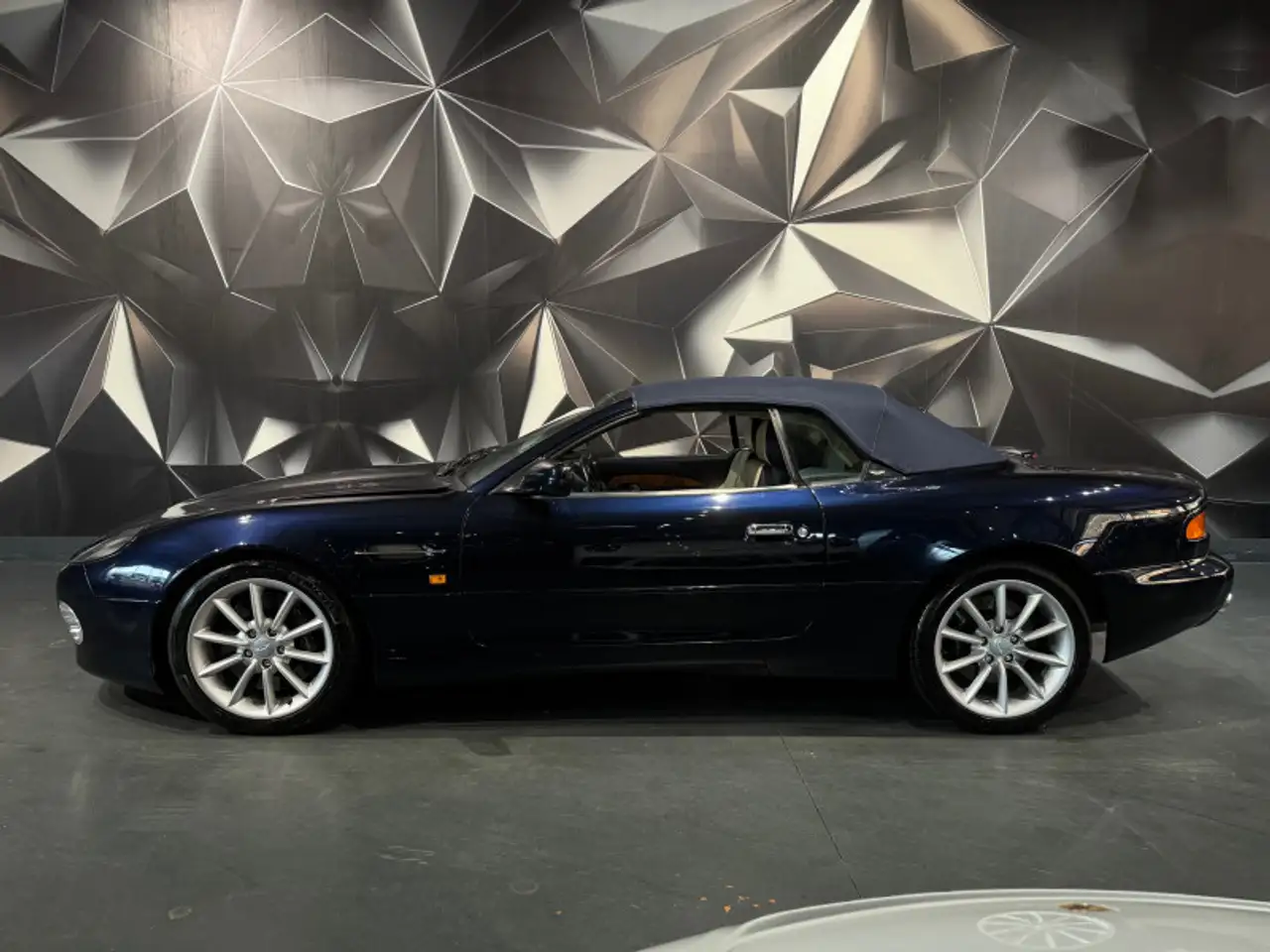 Aston Martin Vantage V 12 6.0 CABRIOLET, foto 4