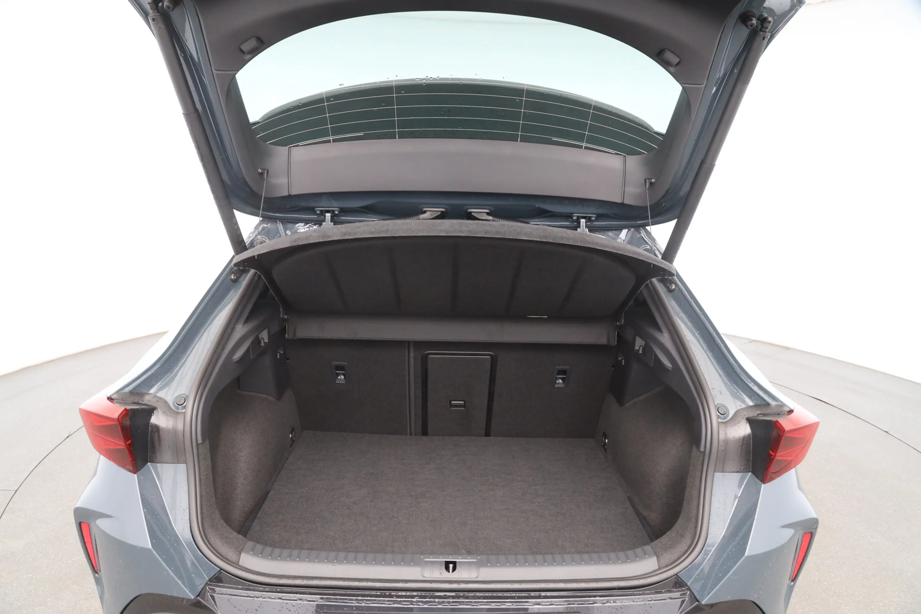 CUPRA Formentor 1.5 e-Hybrid DSG VZ | NAVI | AHK | — photo 10