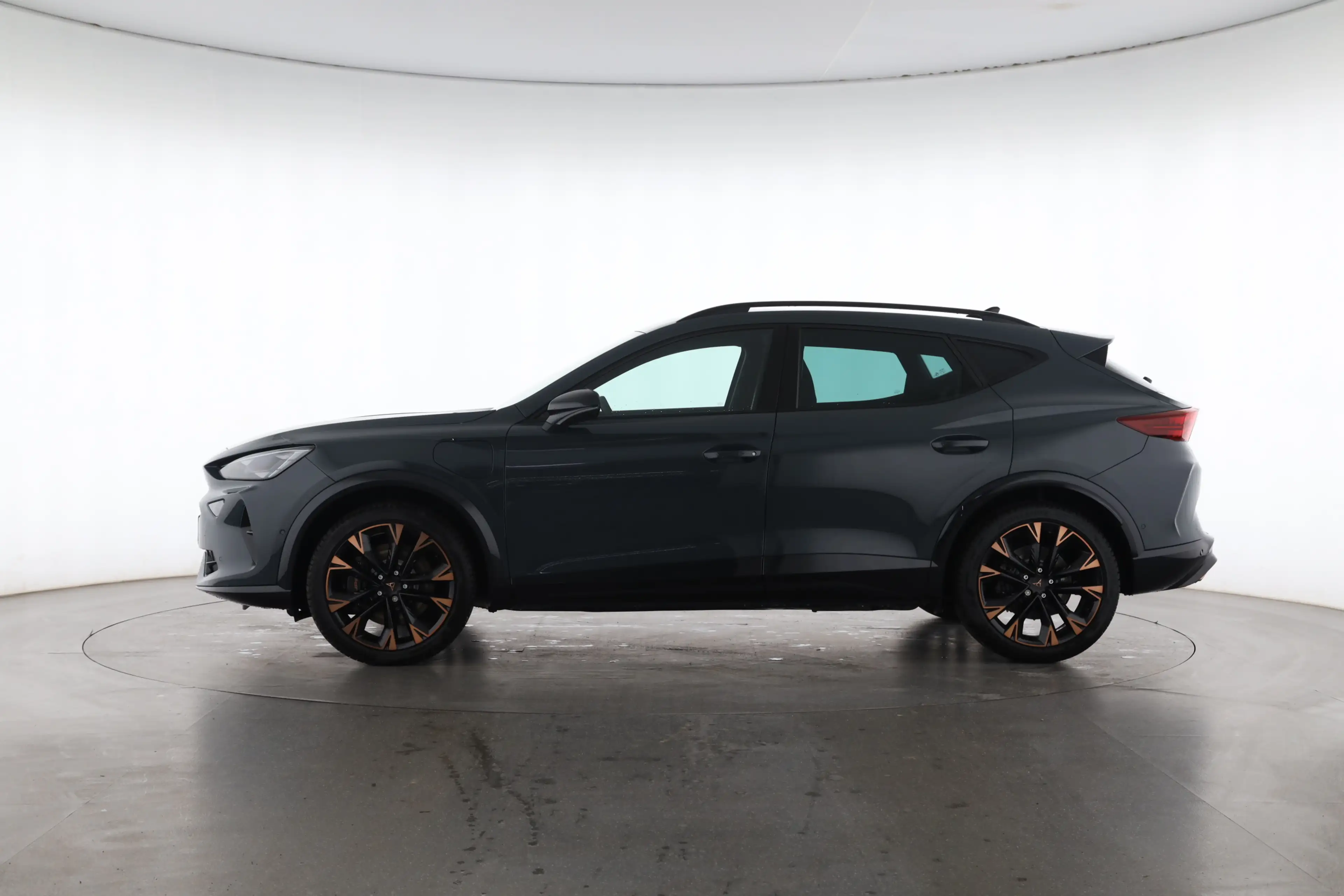 CUPRA Formentor 1.5 e-Hybrid DSG VZ | NAVI | AHK | — photo 3