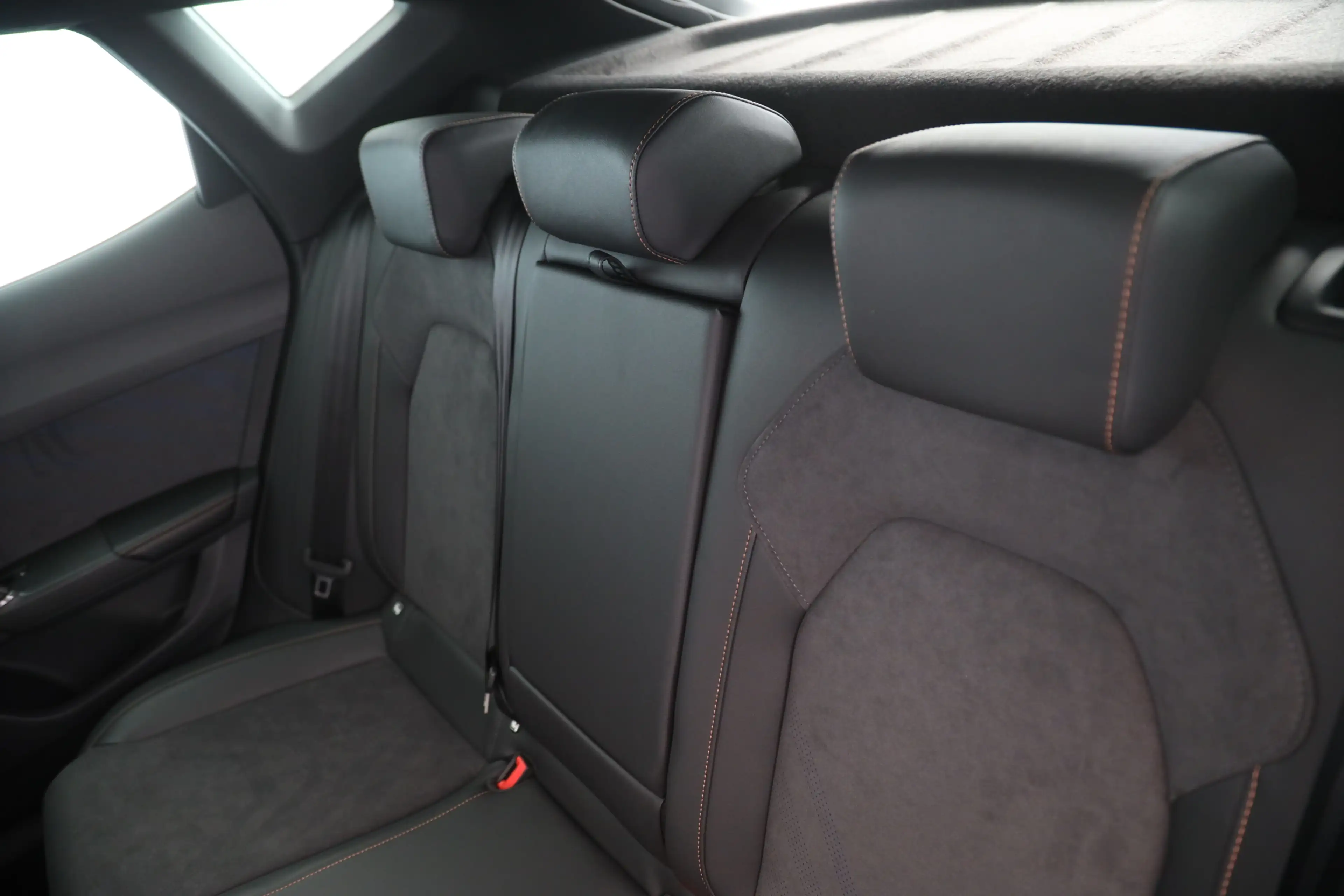 CUPRA Formentor 1.5 e-Hybrid DSG VZ | NAVI | AHK | — photo 13