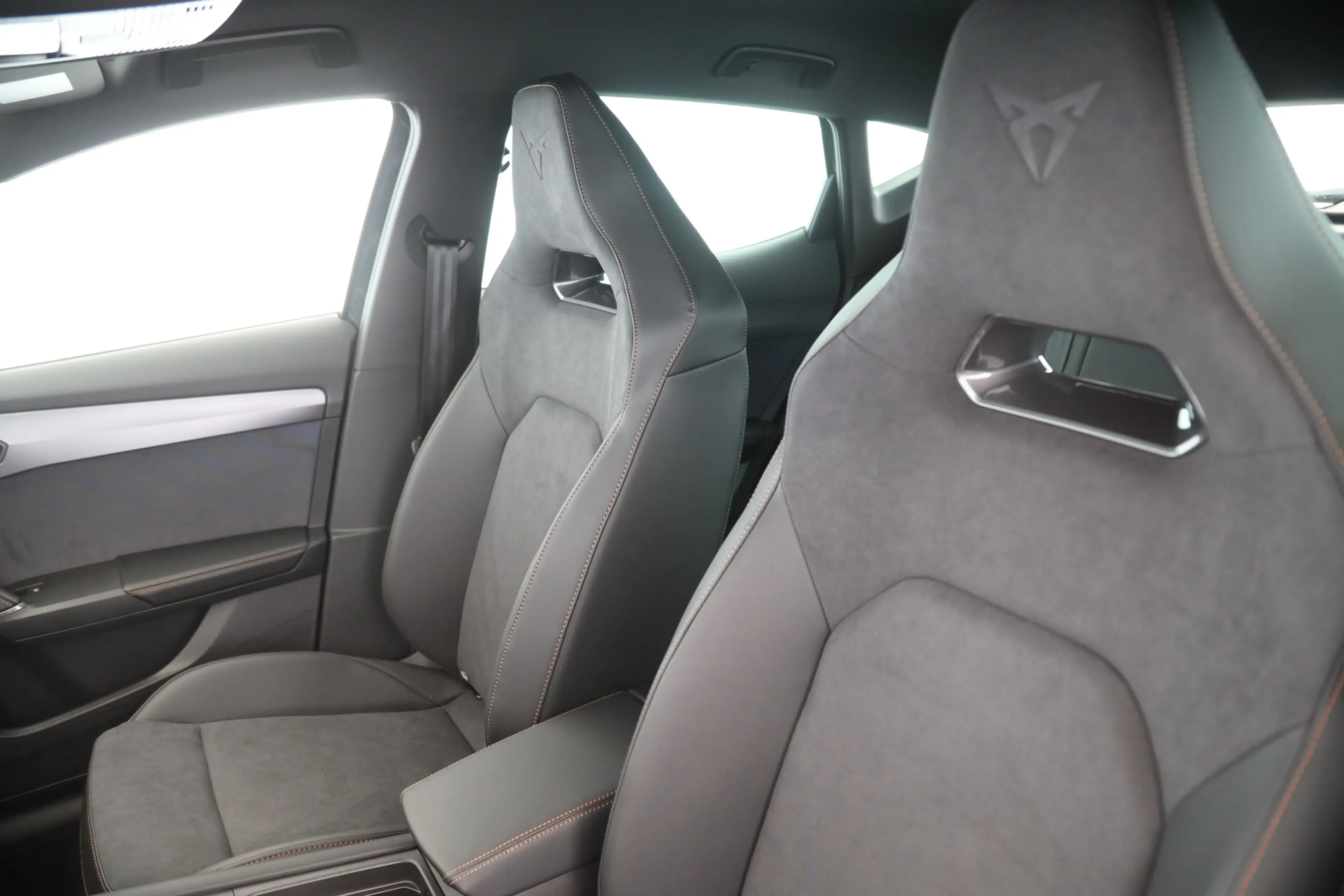 CUPRA Formentor 1.5 e-Hybrid DSG VZ | NAVI | AHK | — photo 12