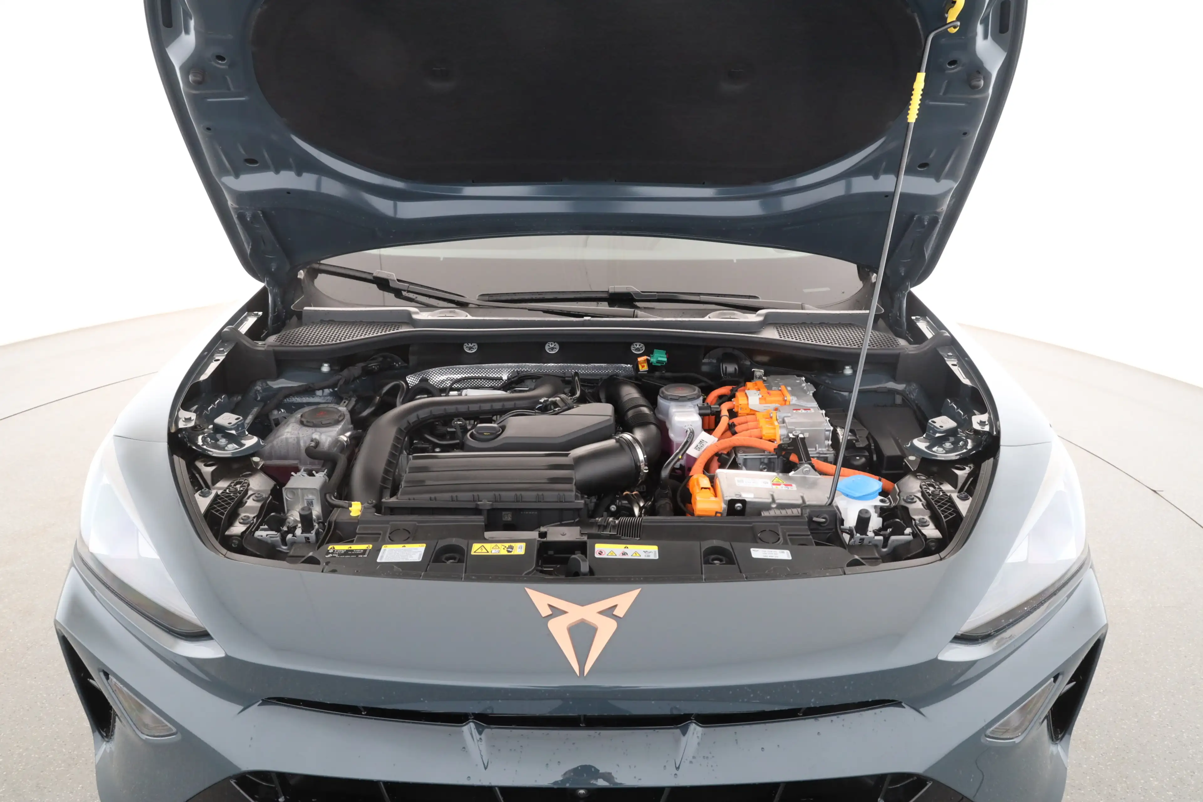 CUPRA Formentor 1.5 e-Hybrid DSG VZ | NAVI | AHK | — photo 9