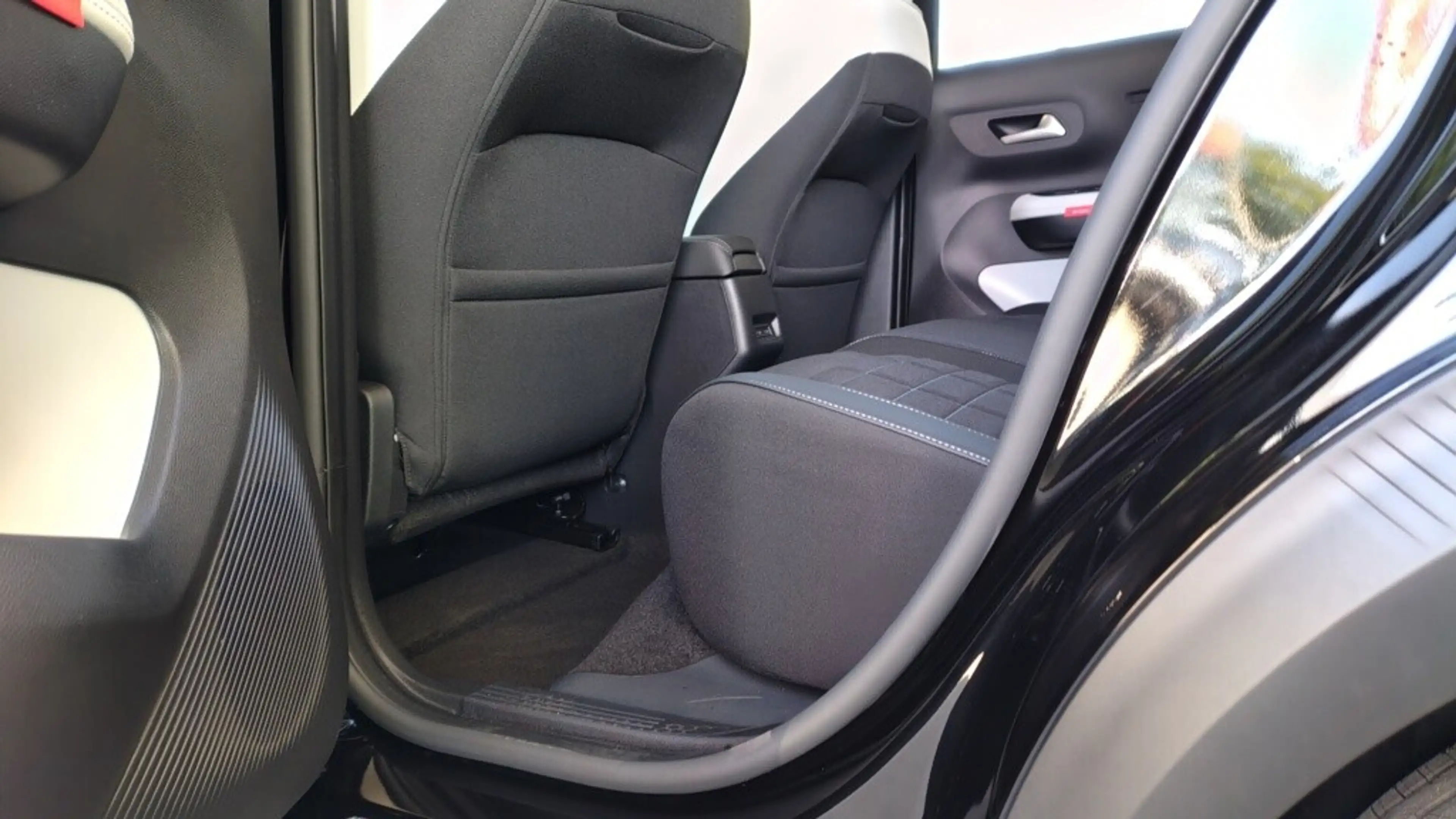 Citroen C3 e-C3 113 Standard Range 44kWh Max — photo 10