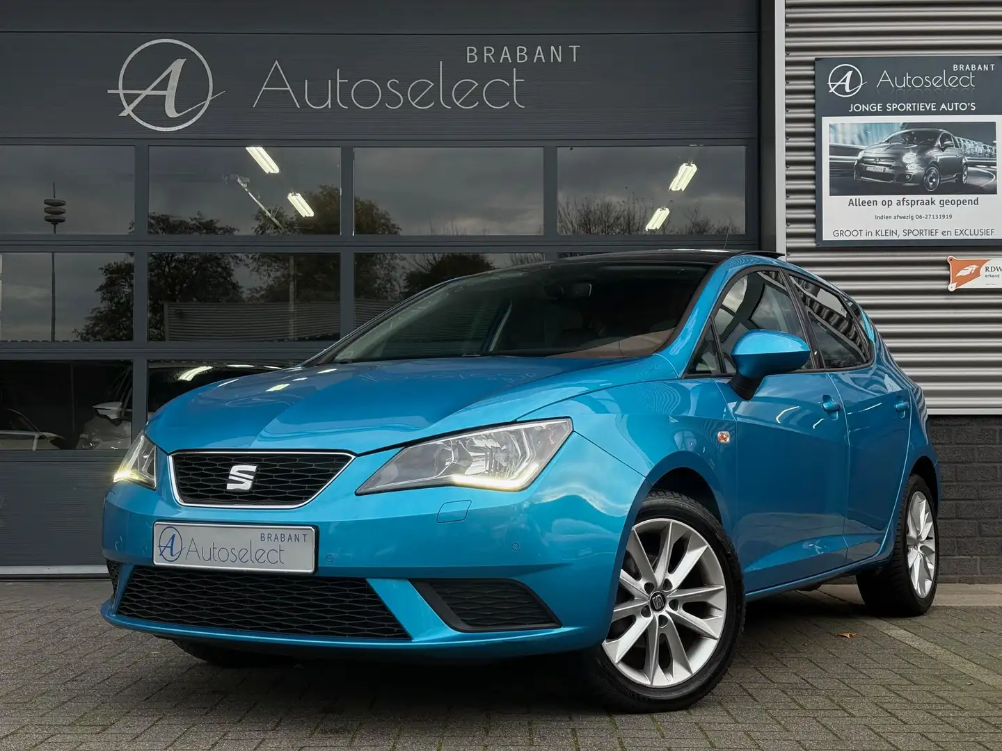 SEAT Ibiza 1.0 TSI Style Pano Alcantara CarPlay Blauw - 1