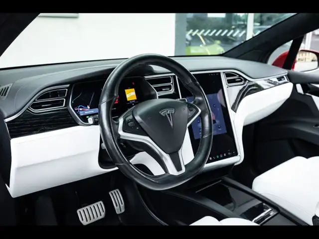 Tesla Model X view 9