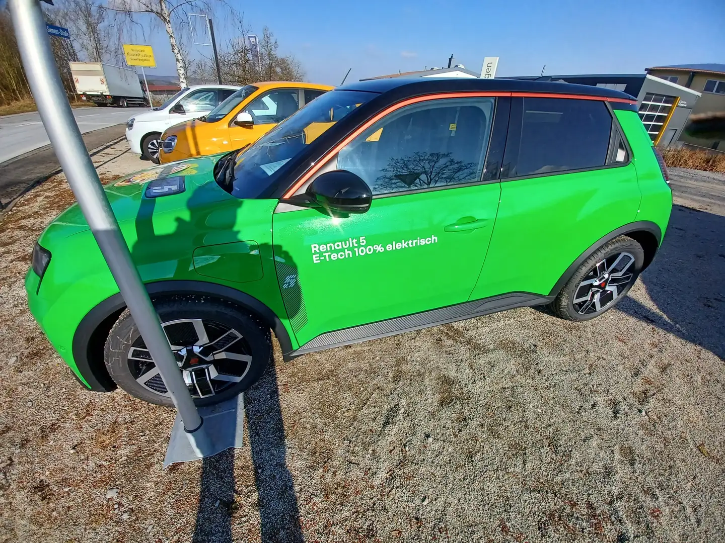 Renault R 5 E-Tech Techno 150 Comfort Range Winter + Driving P Grün - 2