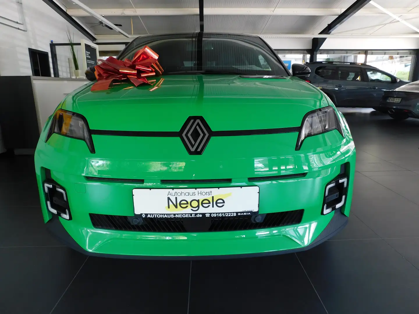 Renault R 5 E-Tech Techno 150 Comfort Range Winter + Driving P Grün - 1