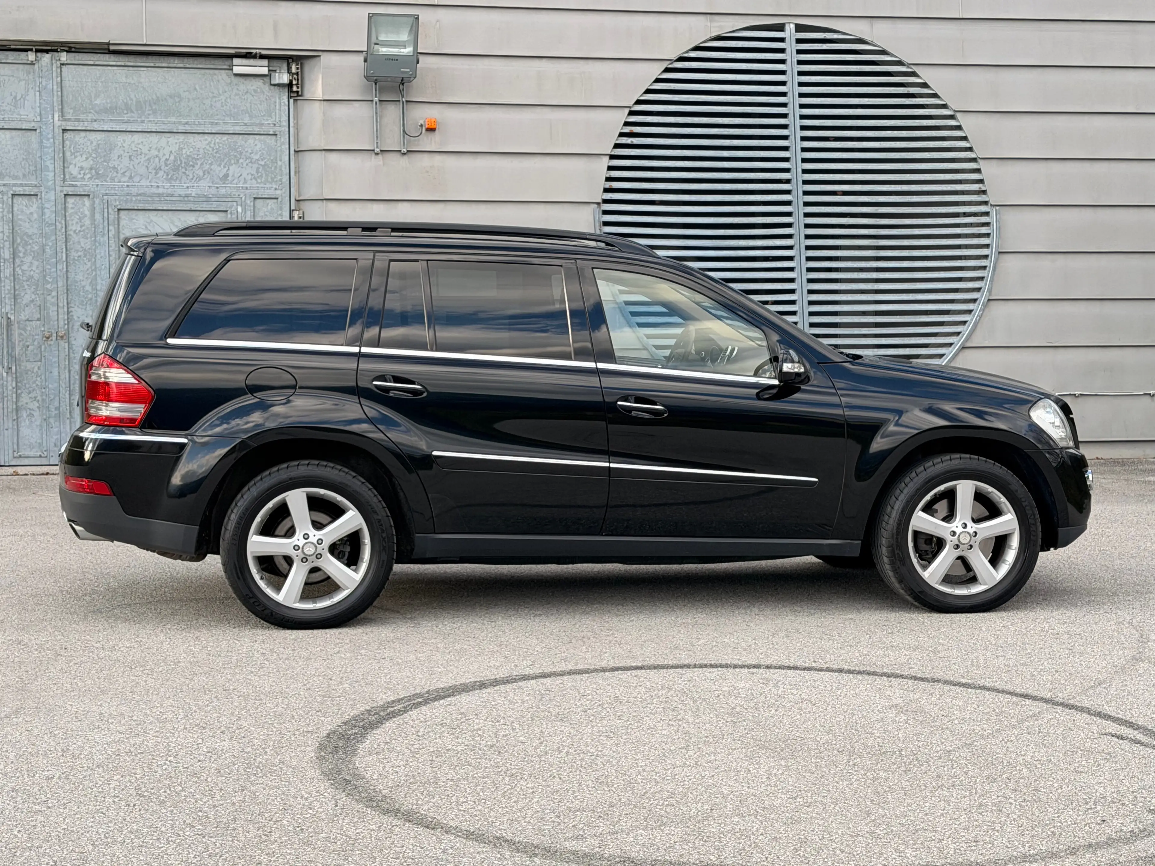 Mercedes-Benz GL 500 GL 500 4Matic / 7 Sitzer / Leder / TV / Pano ... — photo 12