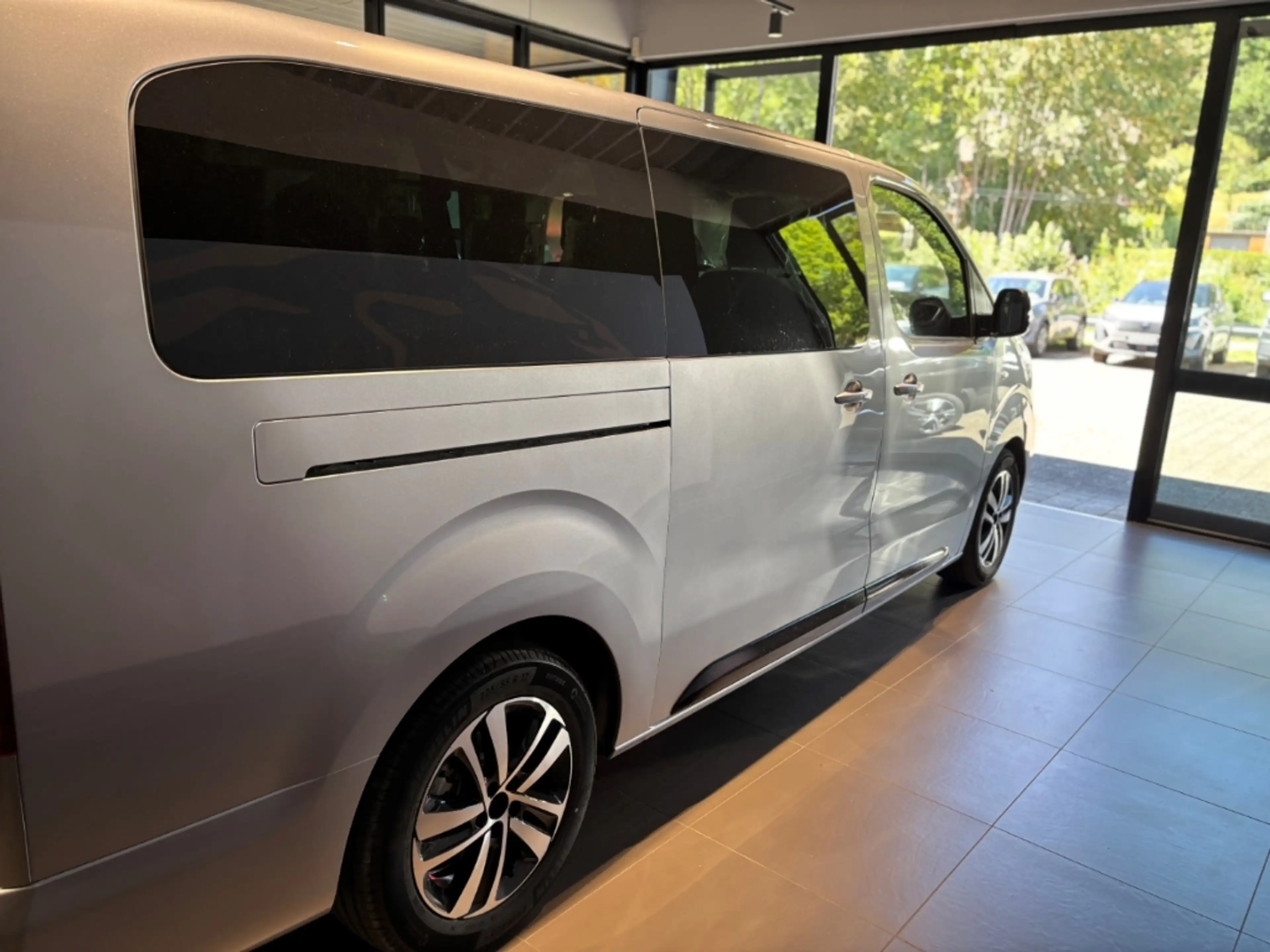 Peugeot Traveller Allure L3 180 AHK KAMERA PANORAMA DAB — photo 8