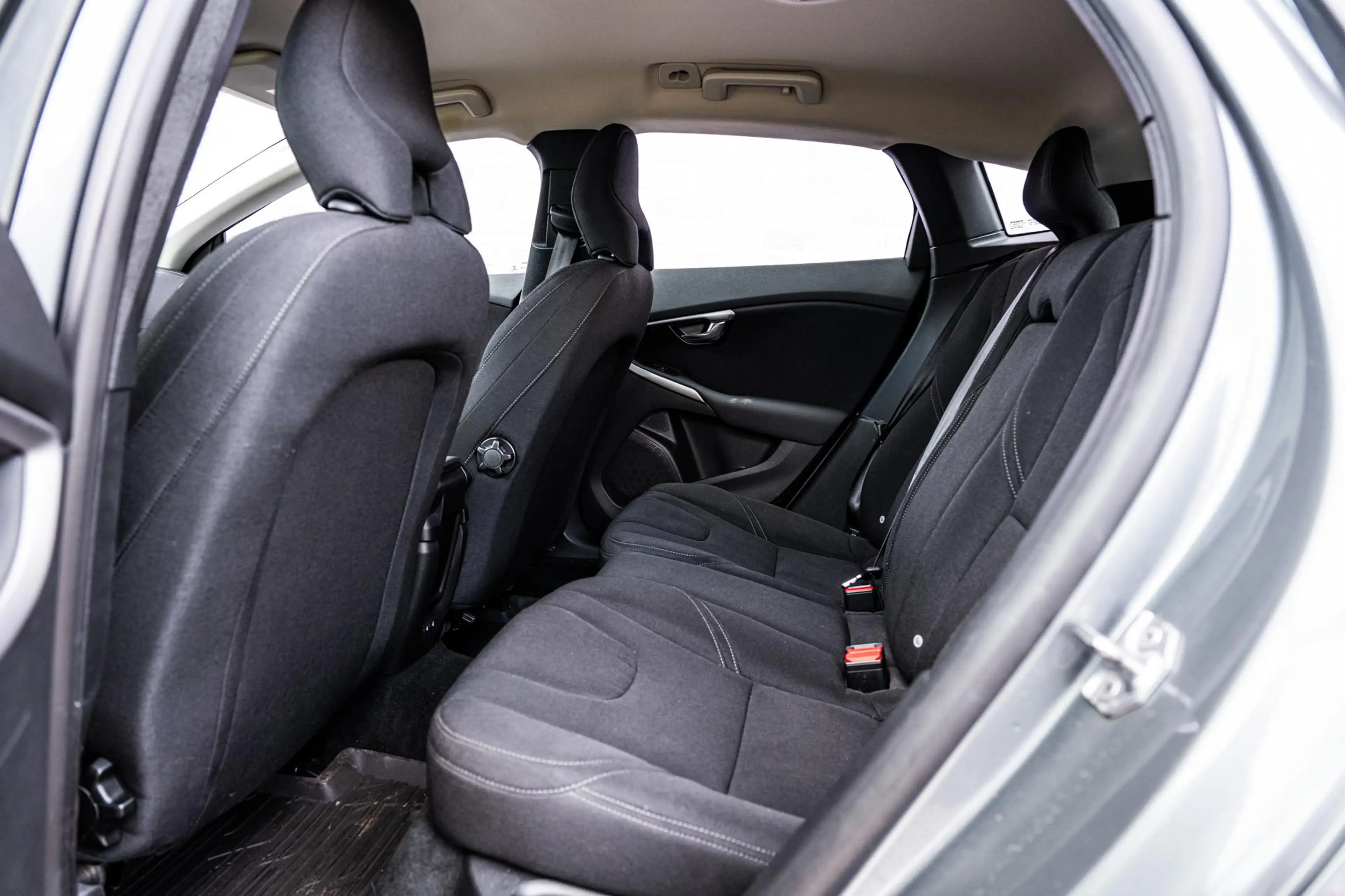 Volvo V40 Cross Country 1.5 T3 Summum — photo 9
