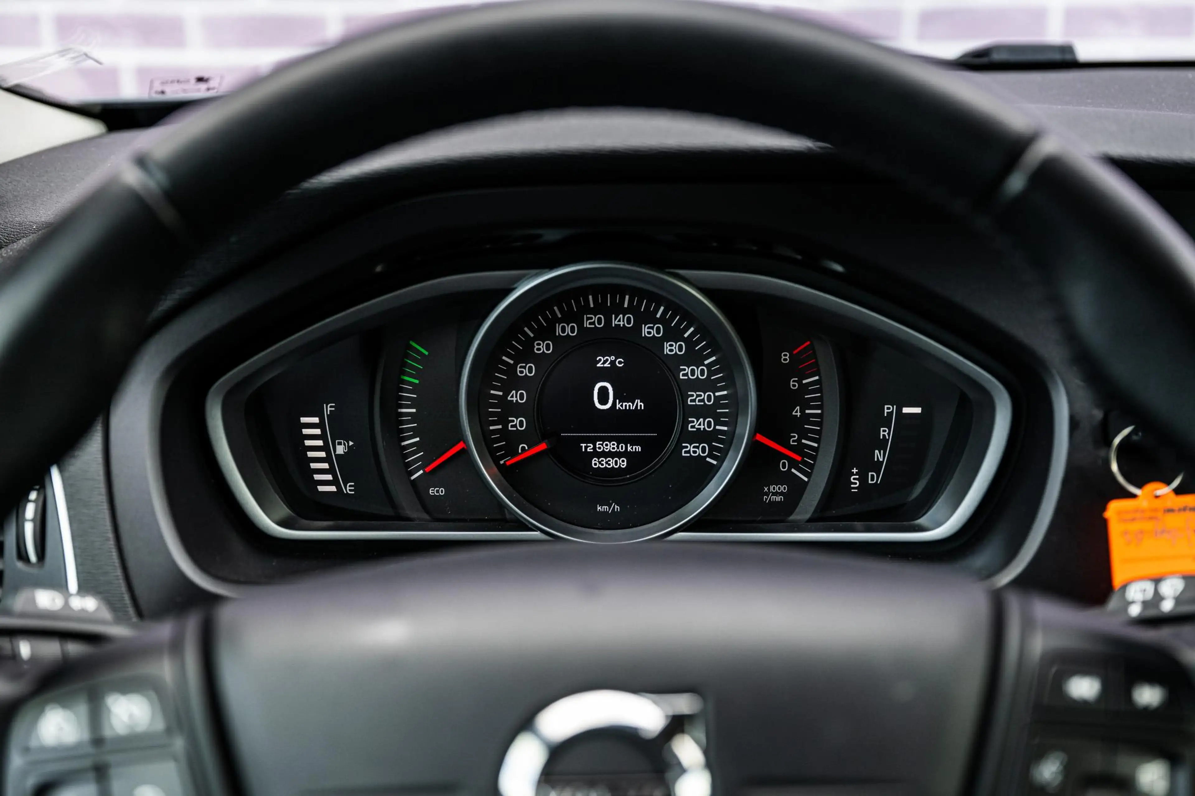 Volvo V40 Cross Country 1.5 T3 Summum — photo 13